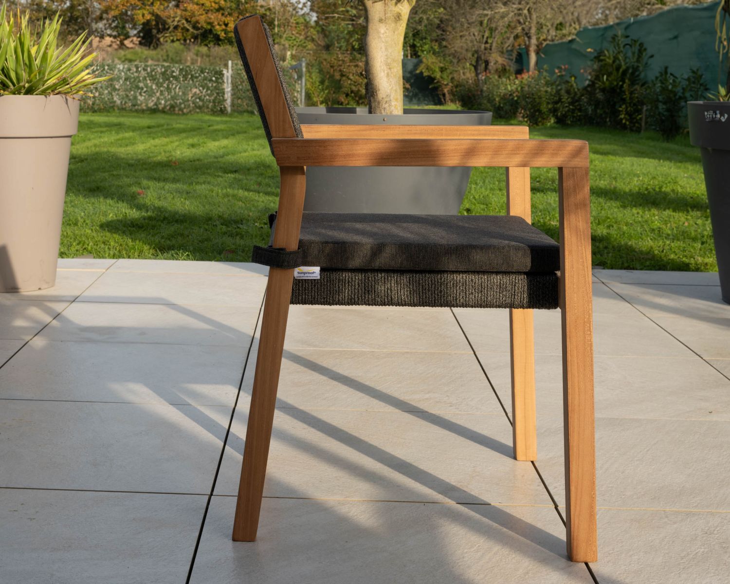 Set di 4 sedie da esterno "Chair'ming" in teak naturale, sedile e schienale intrecciati grigio