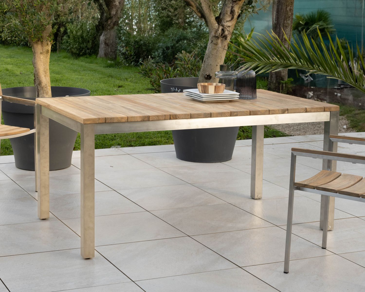 Tavolo da giardino allungabile "Melta" in teak e acciaio inox, da 180 a 260 cm