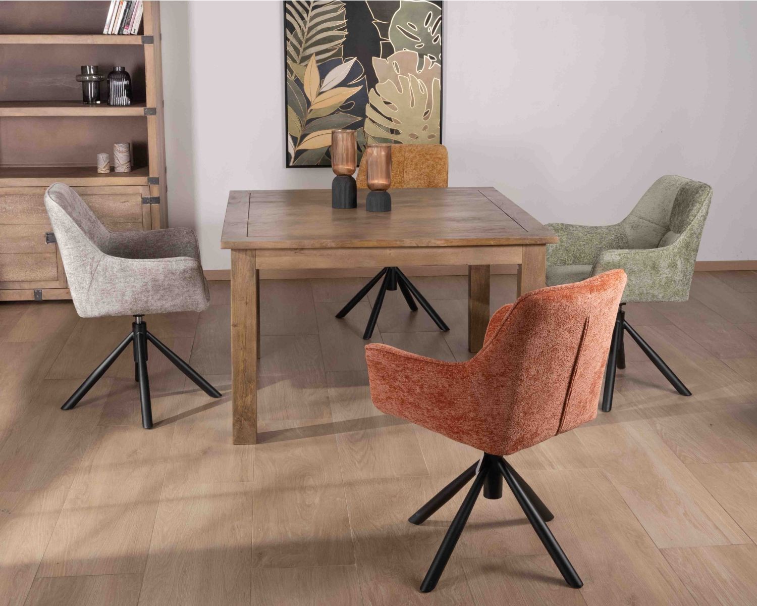 Set di 2 sedie in tessuto verde "Ewing" con braccioli e base girevole in metallo