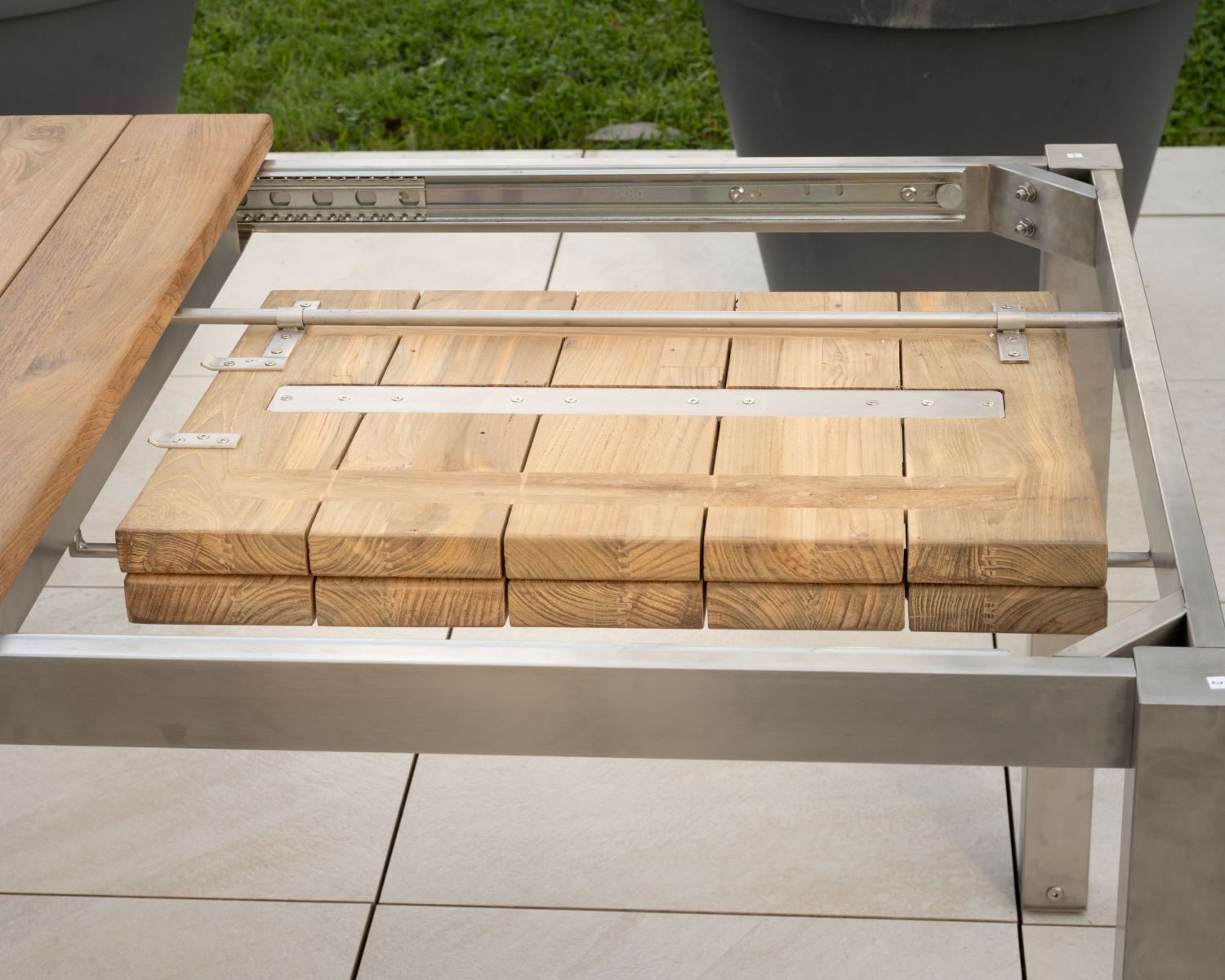 Tavolo da giardino allungabile "Melta" in teak e acciaio inox, da 180 a 260 cm