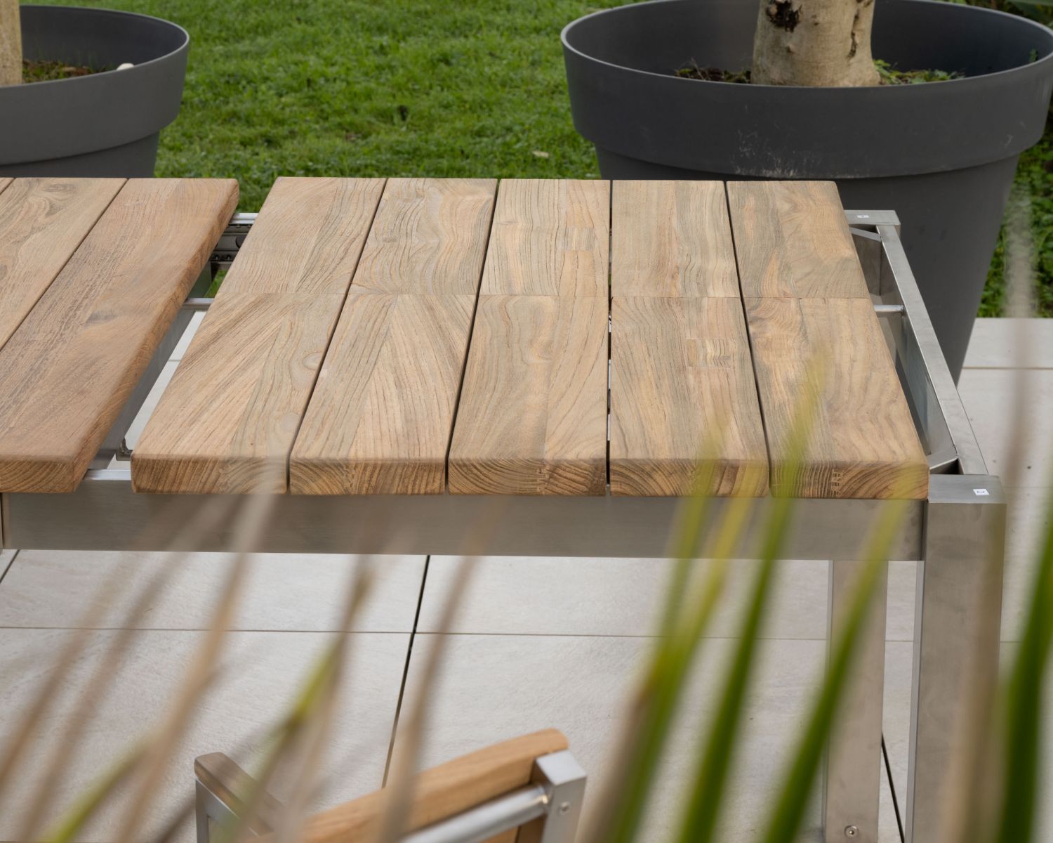 Tavolo da giardino allungabile "Melta" in teak e acciaio inox, da 180 a 260 cm