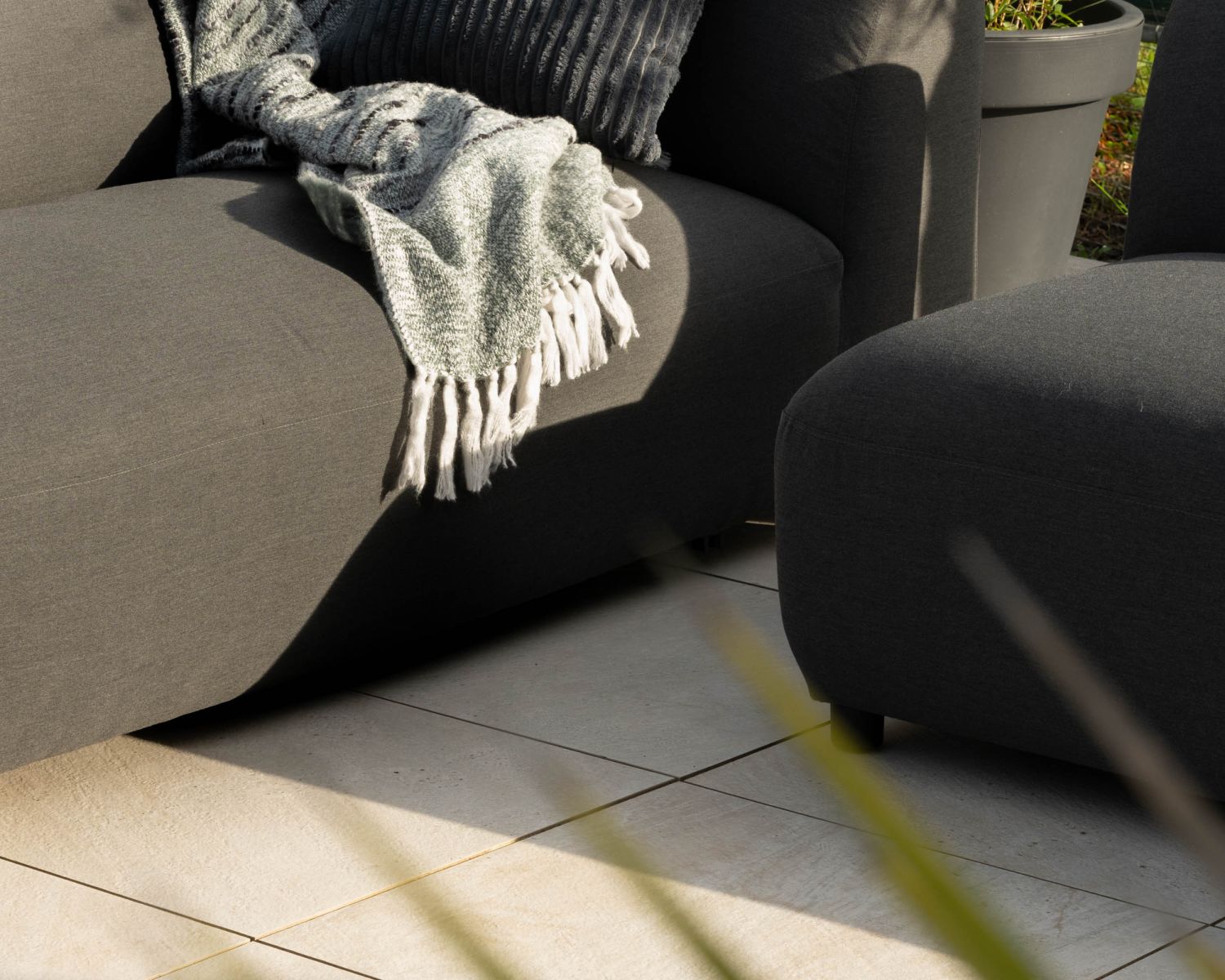 Divano speciale riscaldato per esterni in tessuto "Aurora" antracite, schienale destro