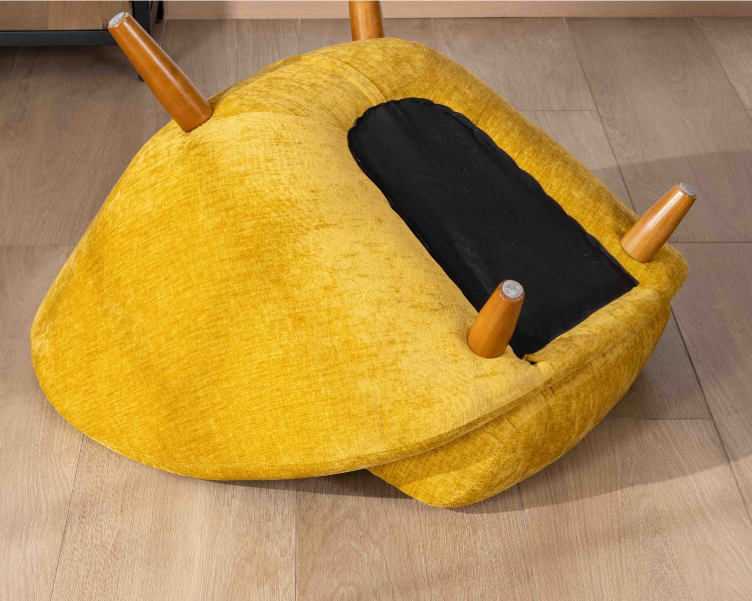 Sgabello "Bryan" ultra-confortevole in tessuto verde