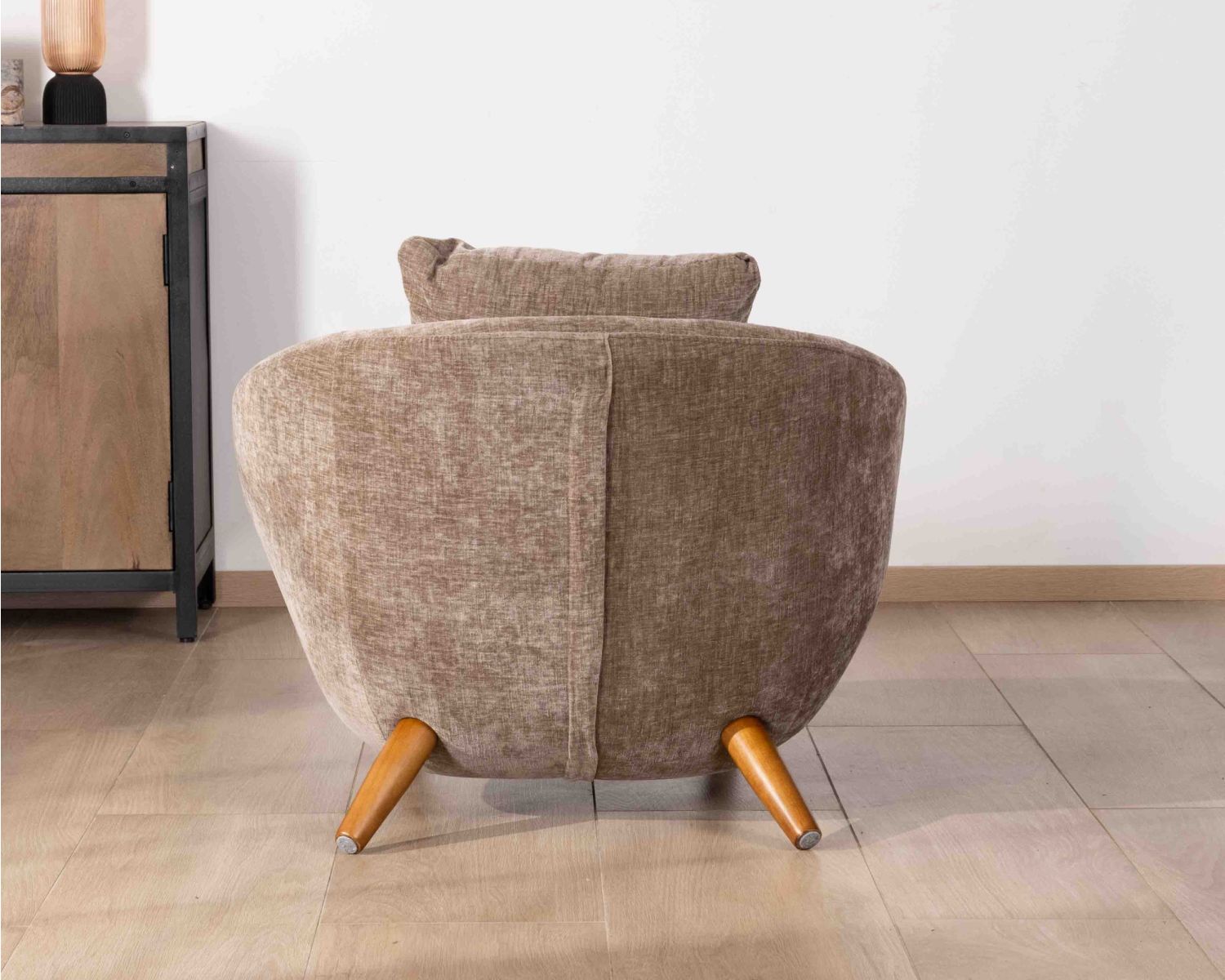 Poltrona bassa "Bryan" in tessuto tortora