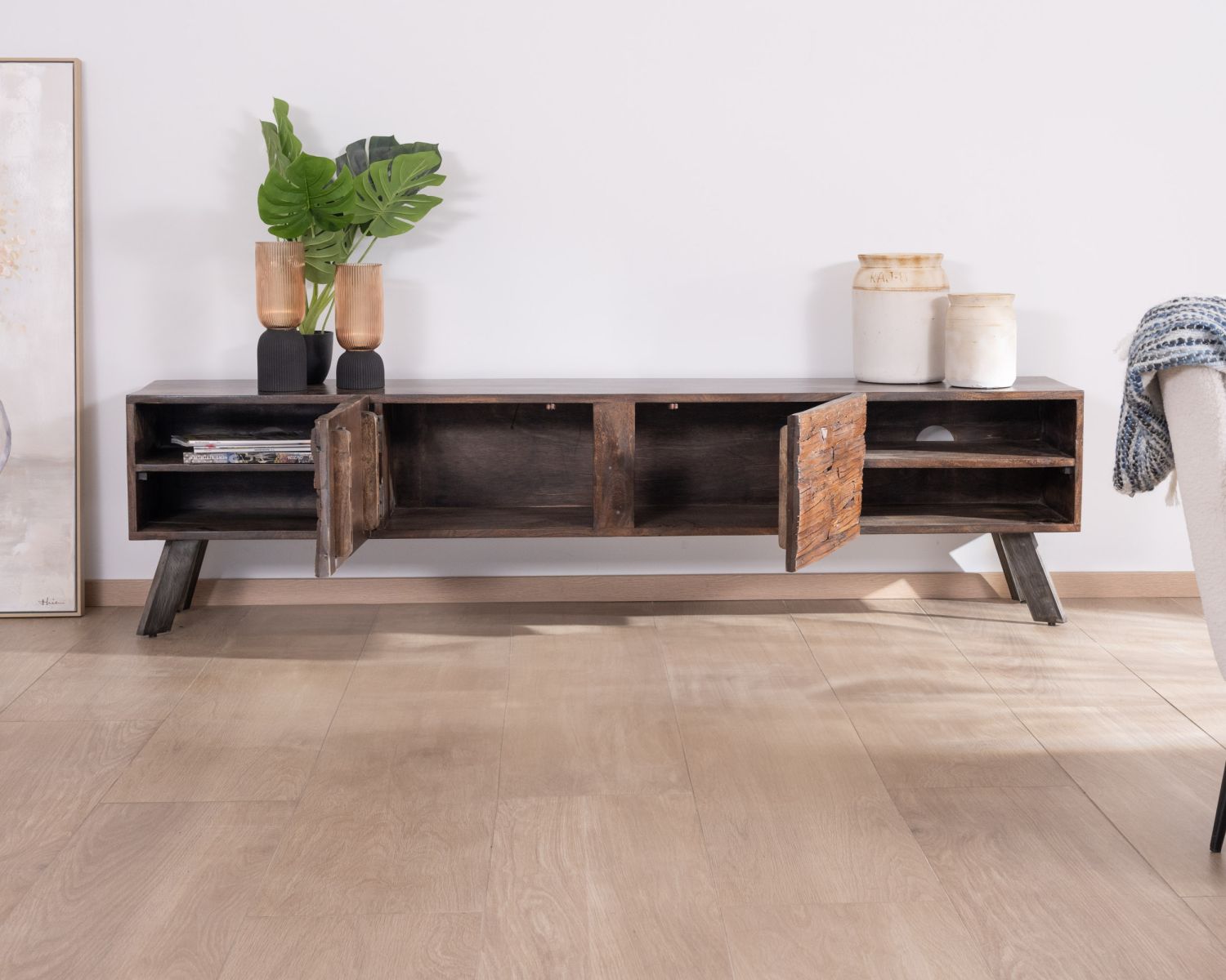 Panchina TV "Crescendo" in legno riciclato e gambe in metallo, 200 cm