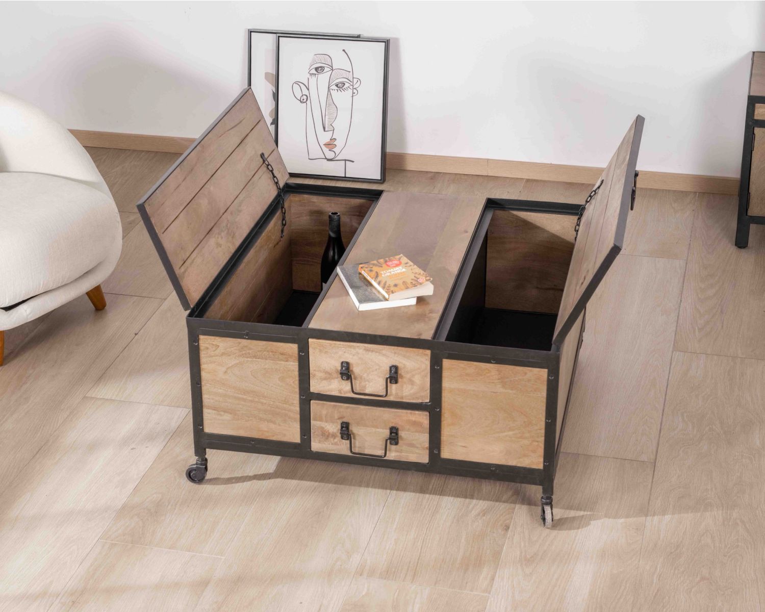 Tavolino quadrato "Atelier" su rotelle in legno di mango e metallo