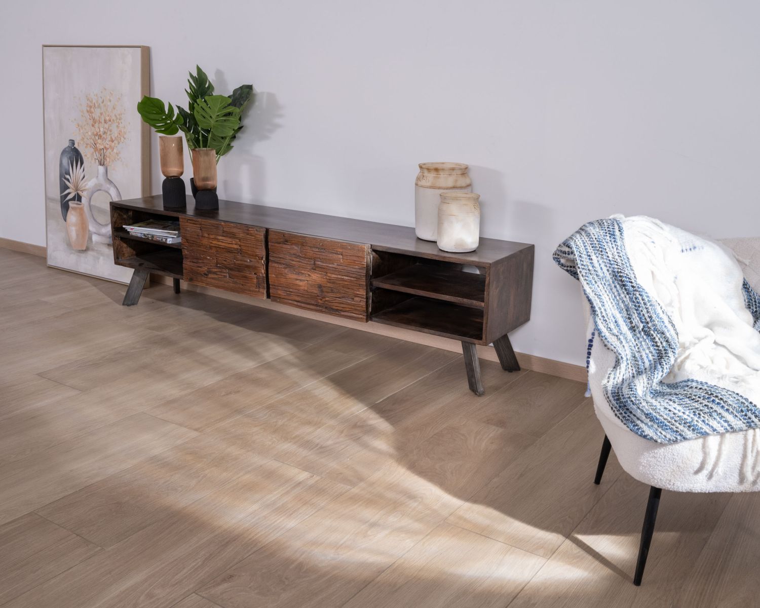 Panchina TV "Crescendo" in legno riciclato e gambe in metallo, 200 cm