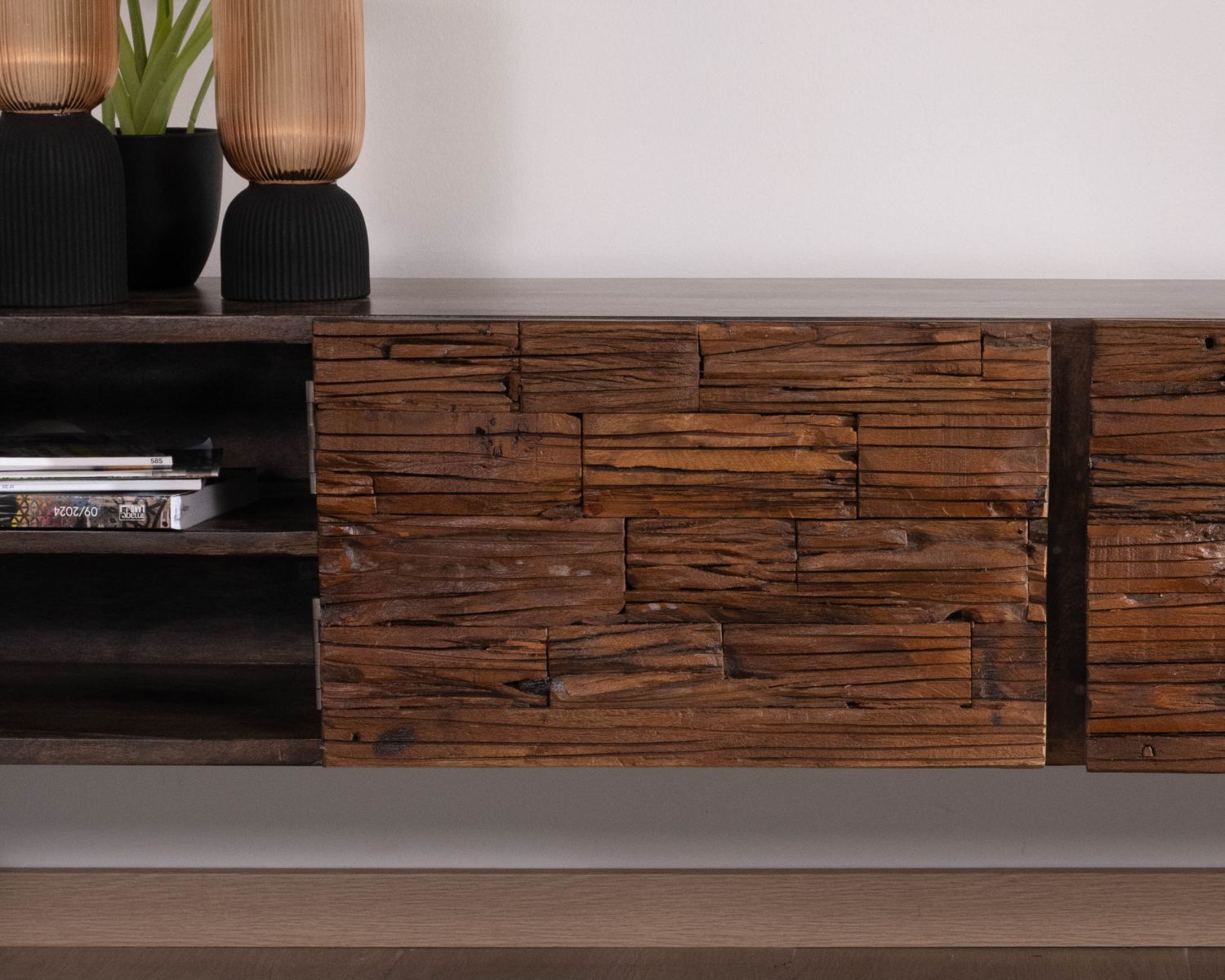 Panchina TV "Crescendo" in legno riciclato e gambe in metallo, 200 cm