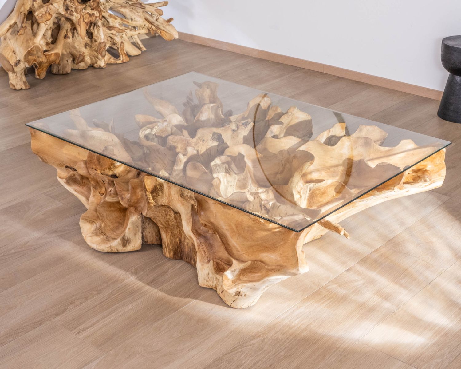 Tavolino "Jungle" in radice di teak naturale con piano rettangolare in vetro