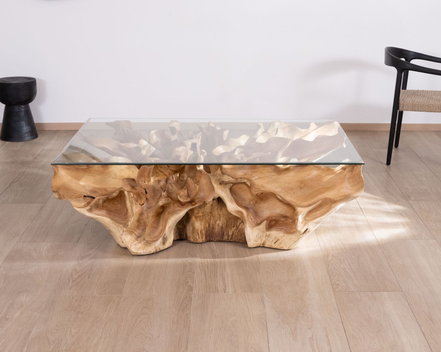 Tavolino "Jungle" in radice di teak naturale con piano rettangolare in vetro