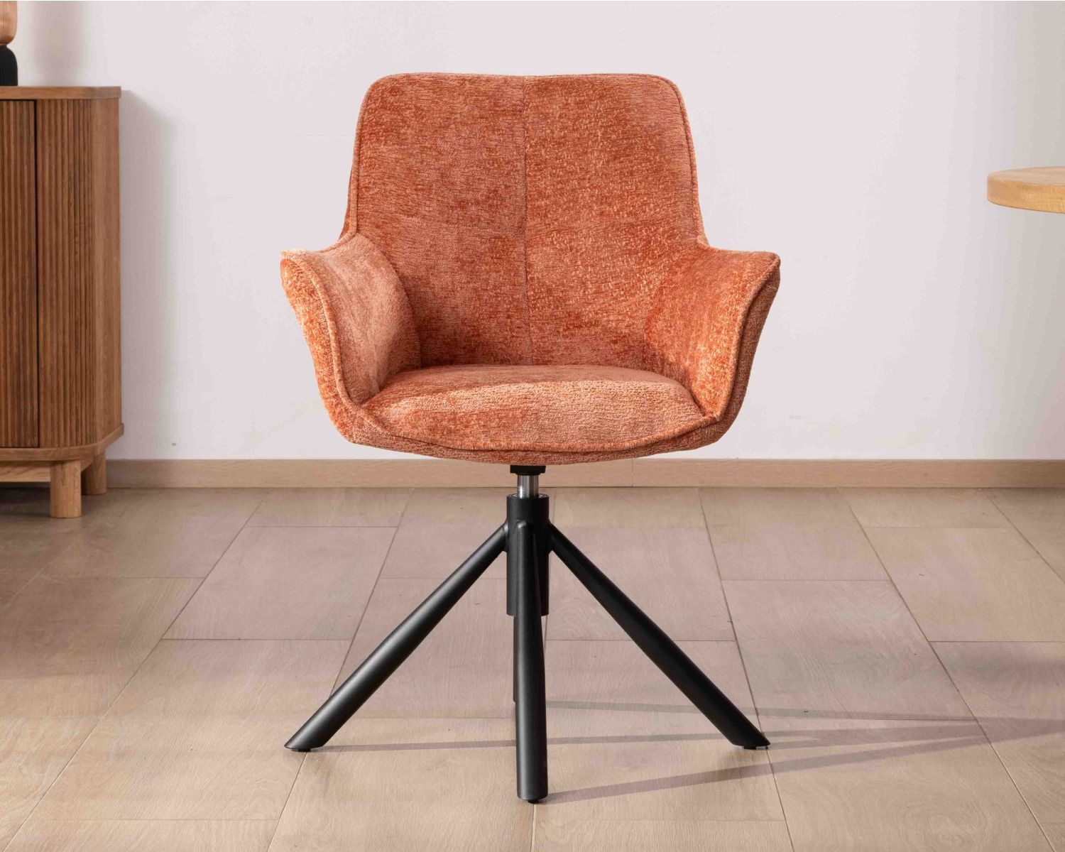 Set di 2 sedie "Ewing" in tessuto terracotta con braccioli su base girevole in metallo