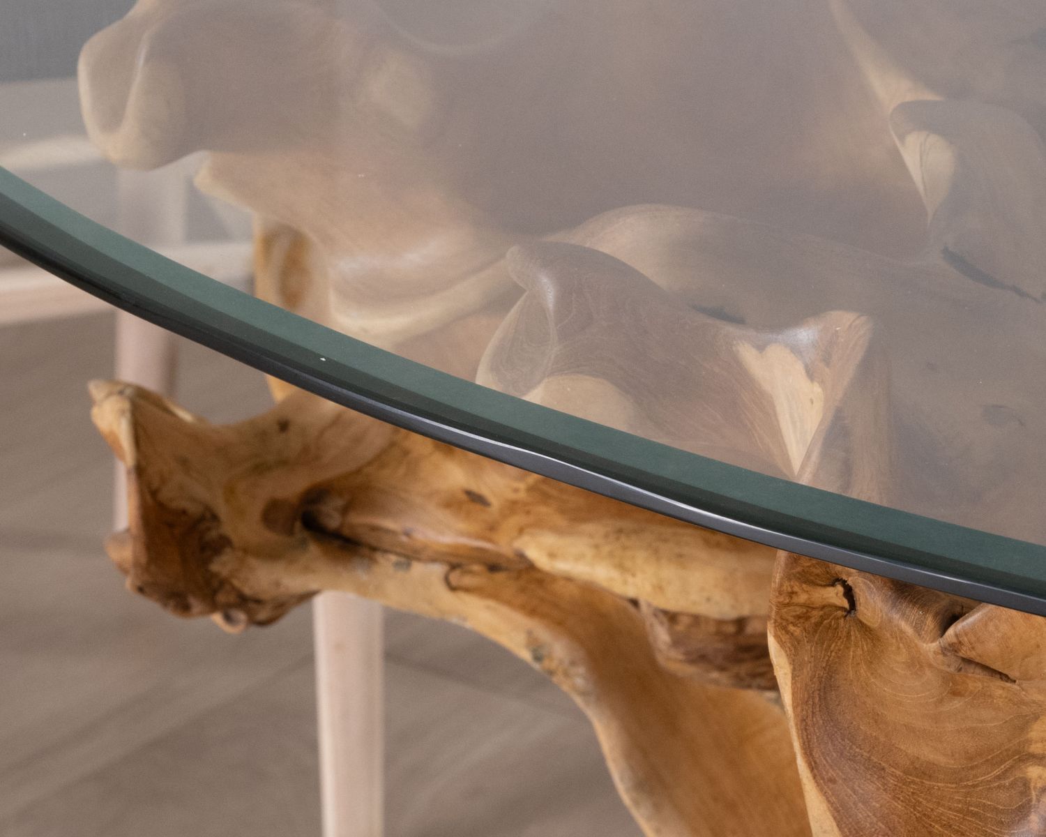 Tavolo da pranzo rotondo in radice di teak naturale con piano in vetro "Jungle