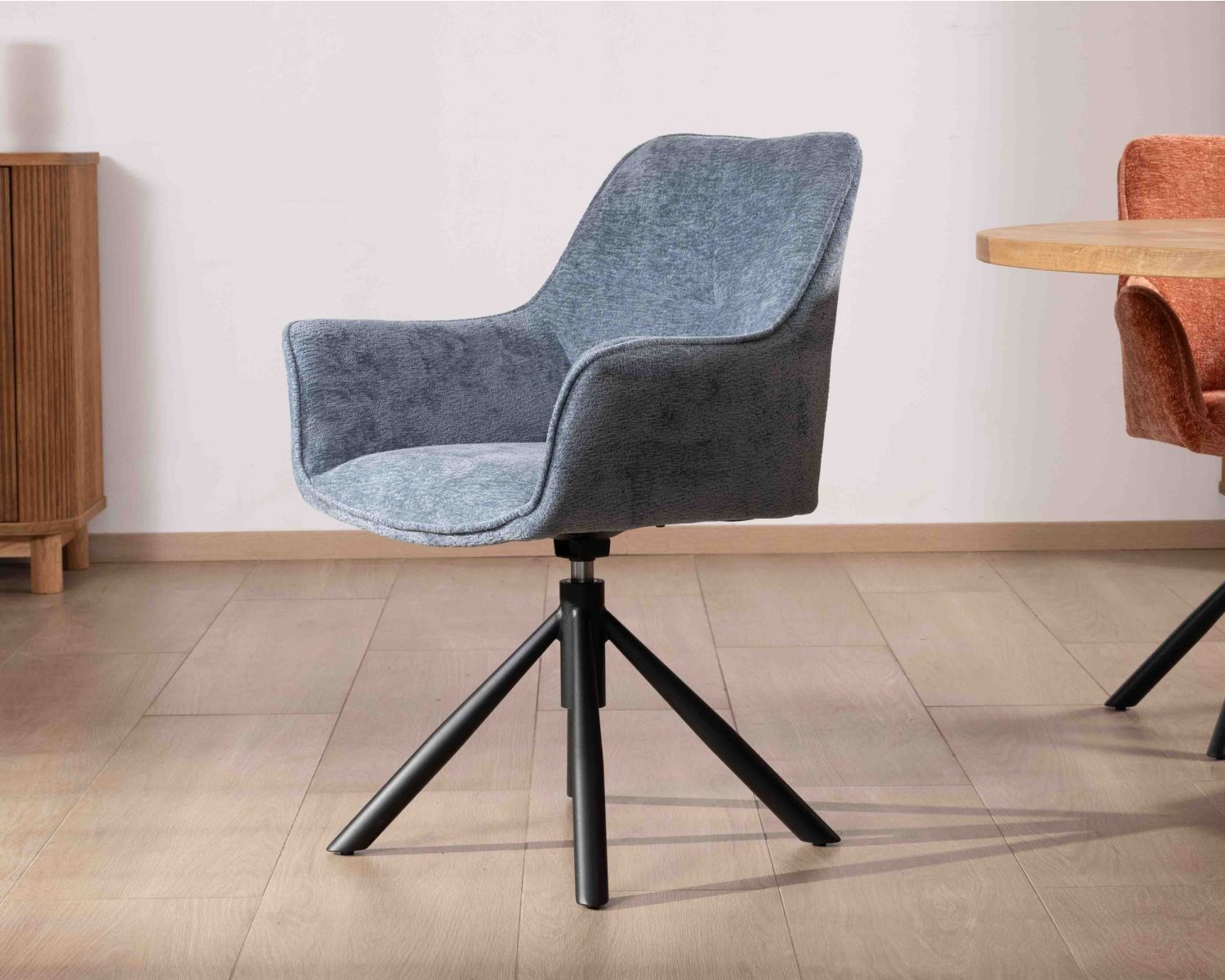 Set di 2 sedie girevoli in tessuto blu con gambe "Ewing" in metallo