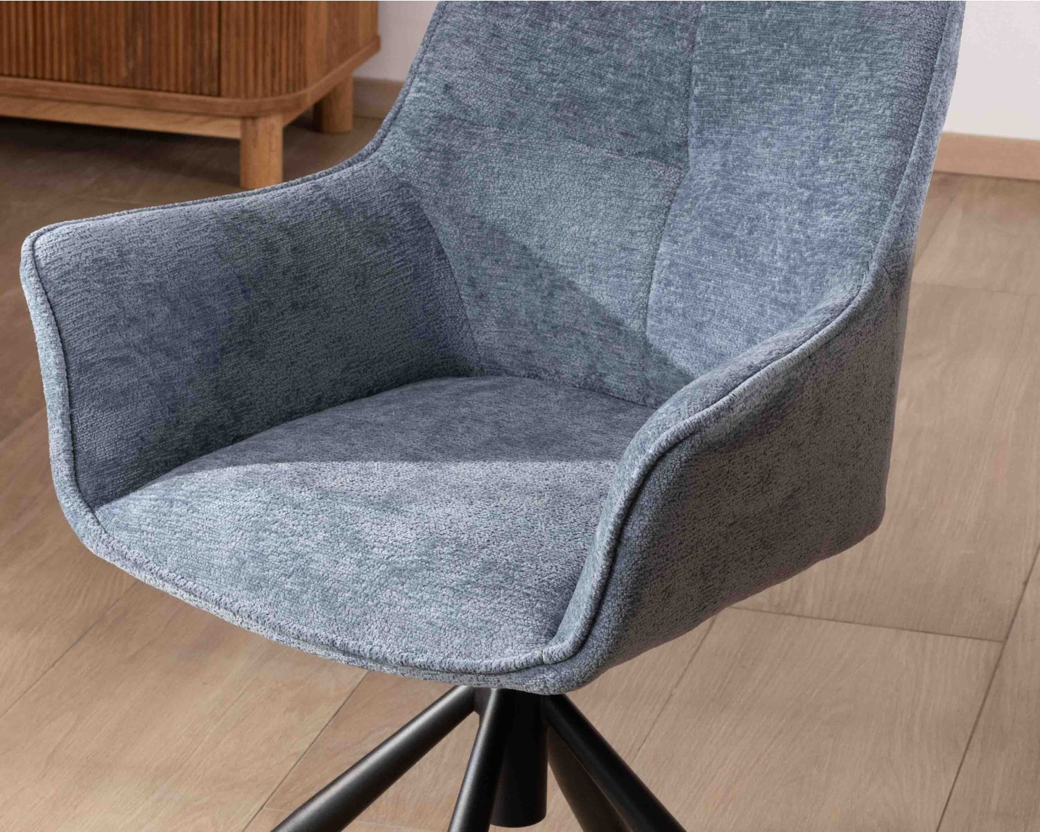 Set di 2 sedie girevoli in tessuto blu con gambe "Ewing" in metallo