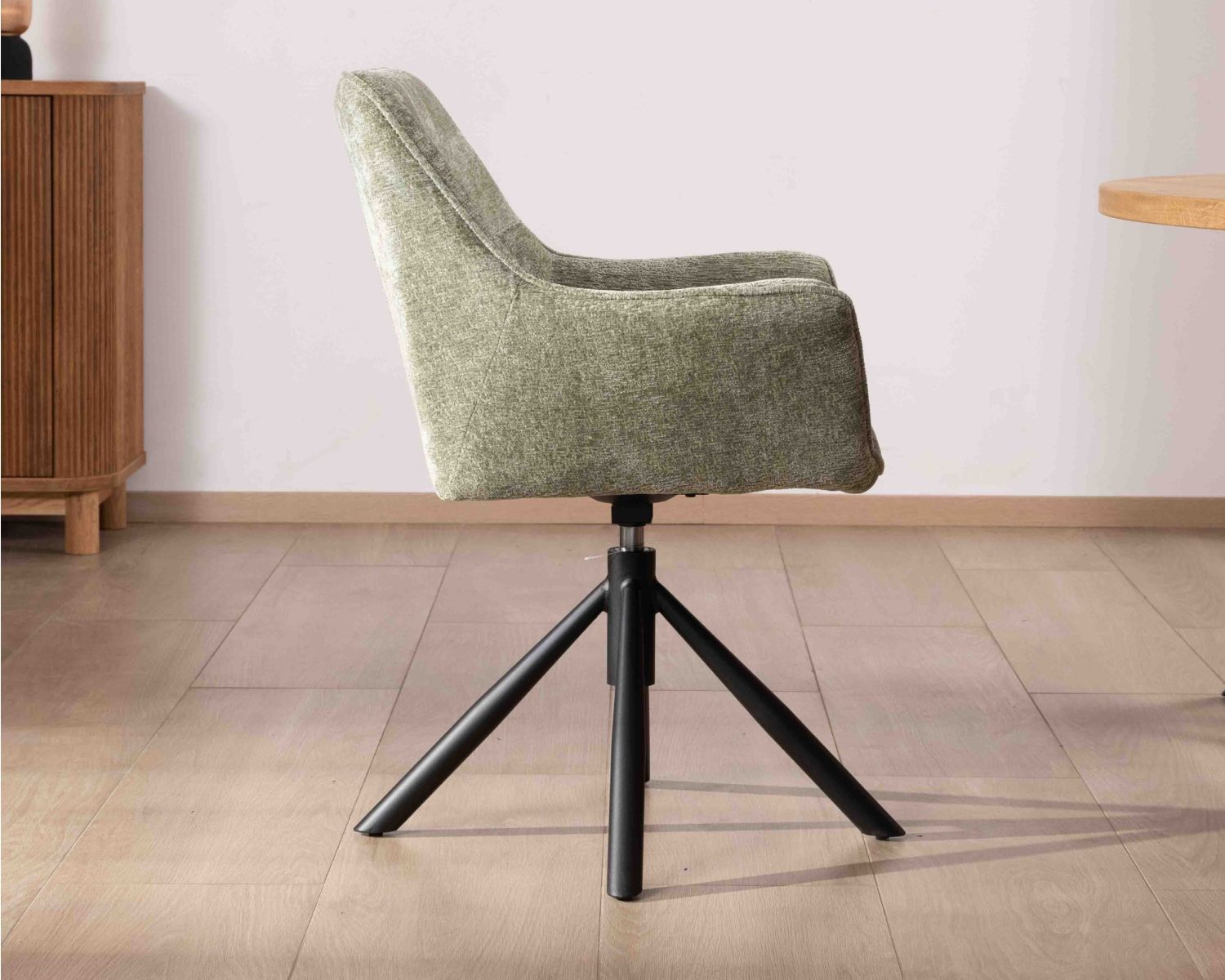 Set di 2 sedie in tessuto verde "Ewing" con braccioli e base girevole in metallo