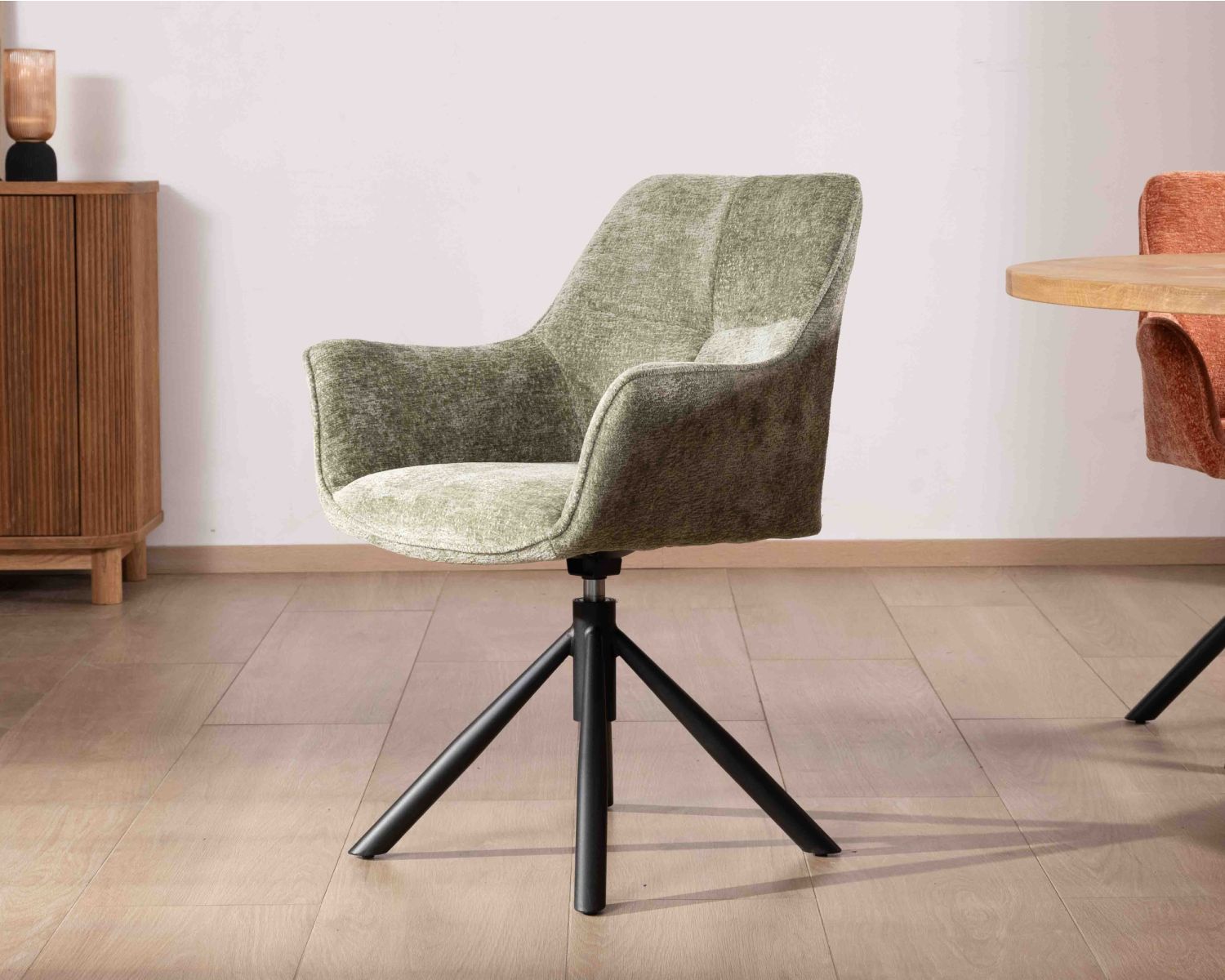 Set di 2 sedie in tessuto verde "Ewing" con braccioli e base girevole in metallo