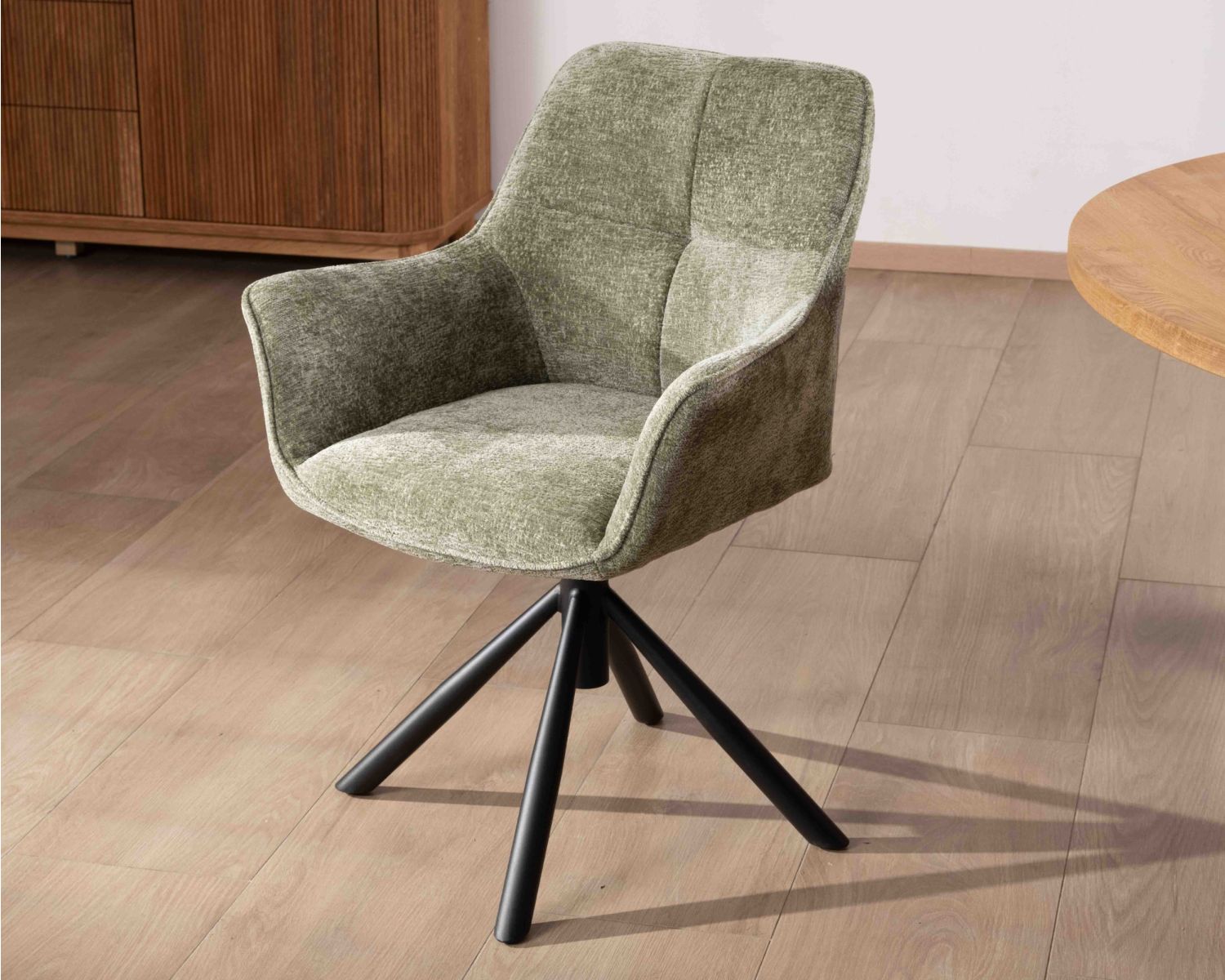 Set di 2 sedie in tessuto verde "Ewing" con braccioli e base girevole in metallo