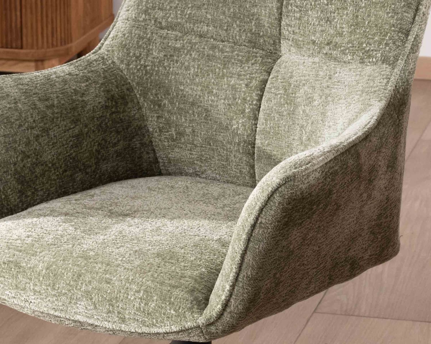 Set di 2 sedie in tessuto verde "Ewing" con braccioli e base girevole in metallo