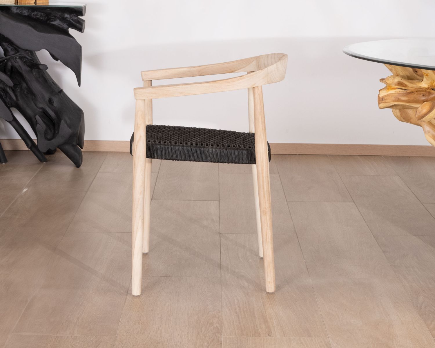 Set di 4 sedie contemporanee "Tiska" in teak naturale e seduta nera