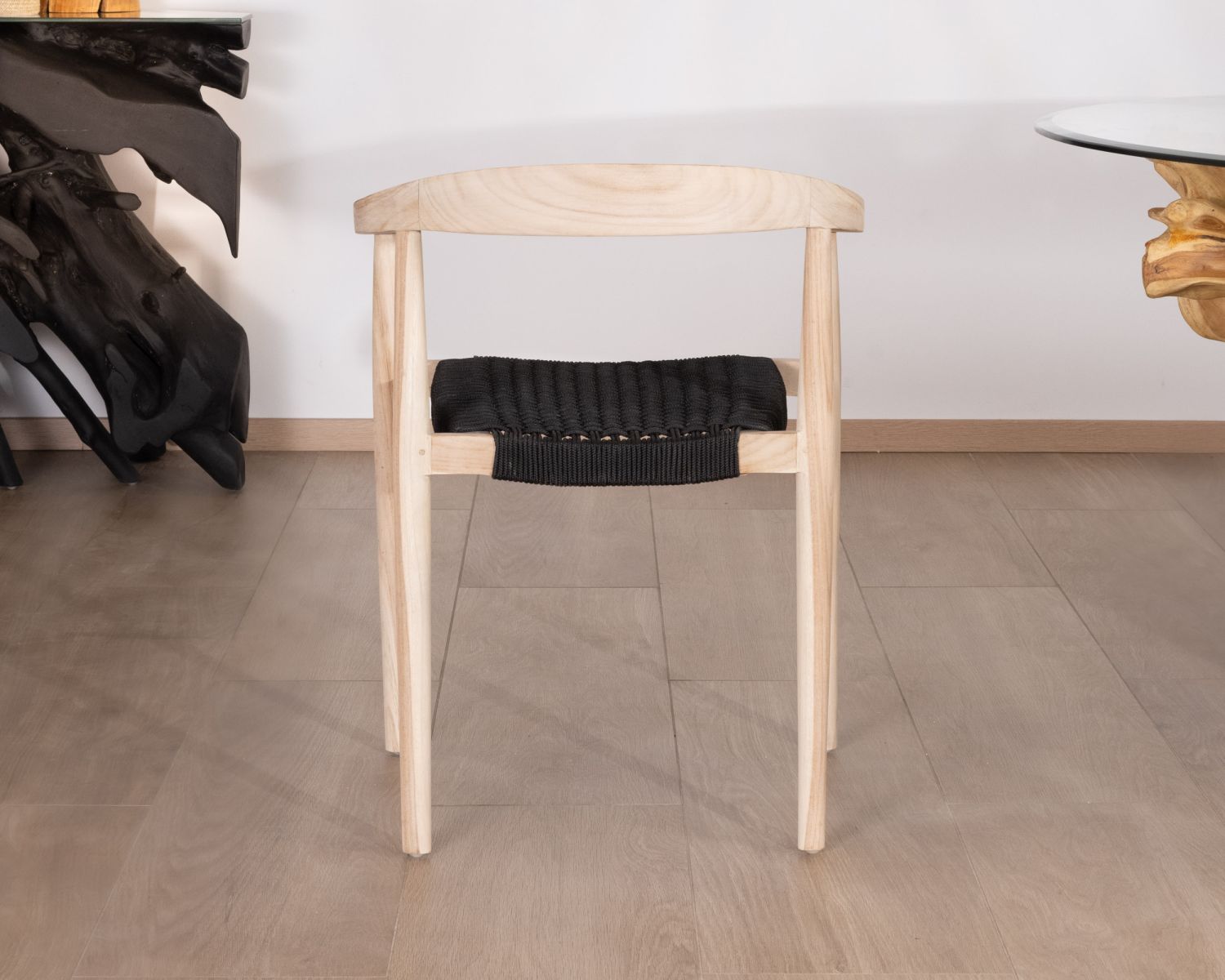 Set di 4 sedie contemporanee "Tiska" in teak naturale e seduta nera