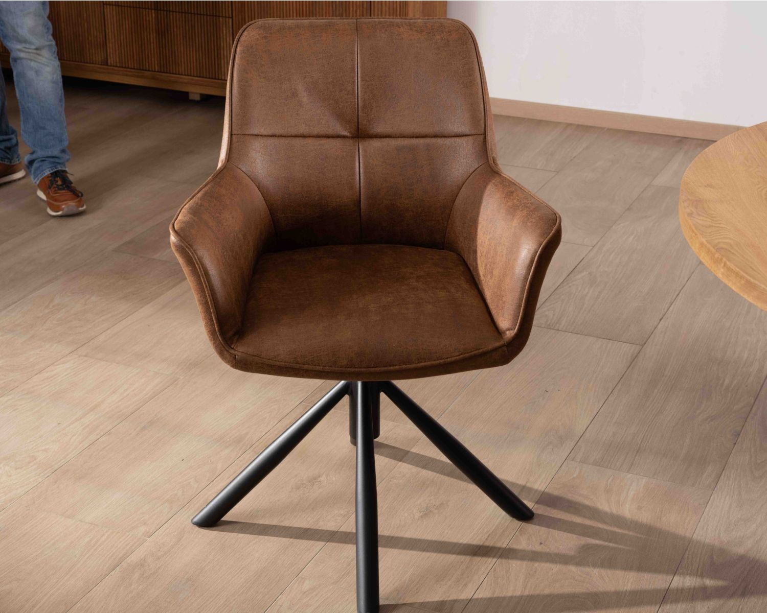 Set di 2 sedie avvolgenti "Ritchey" su base girevole in tessuto microfibra Havana