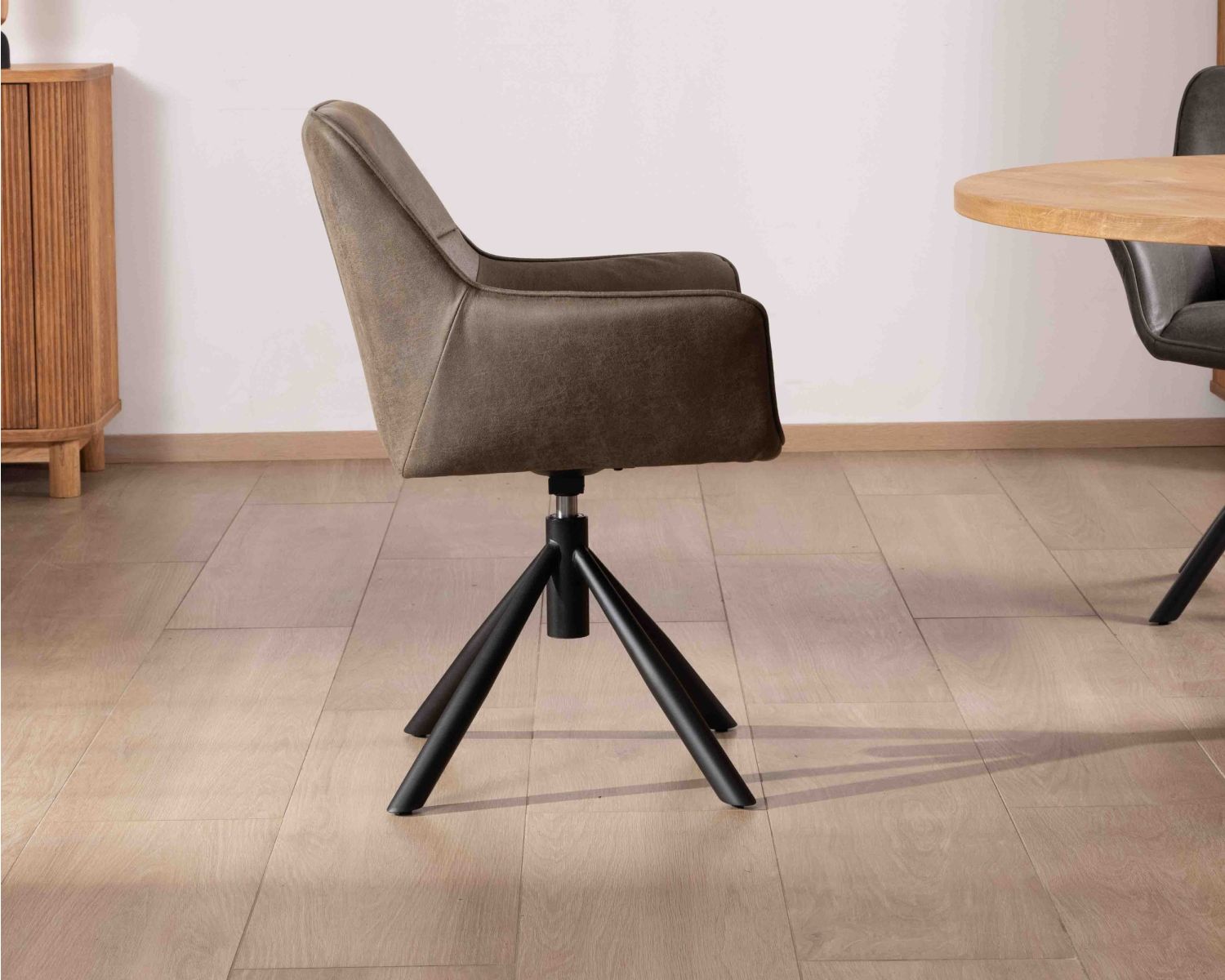 Set di 2 sedie "Ritchey" con braccioli su base girevole in tessuto microfibra kaki