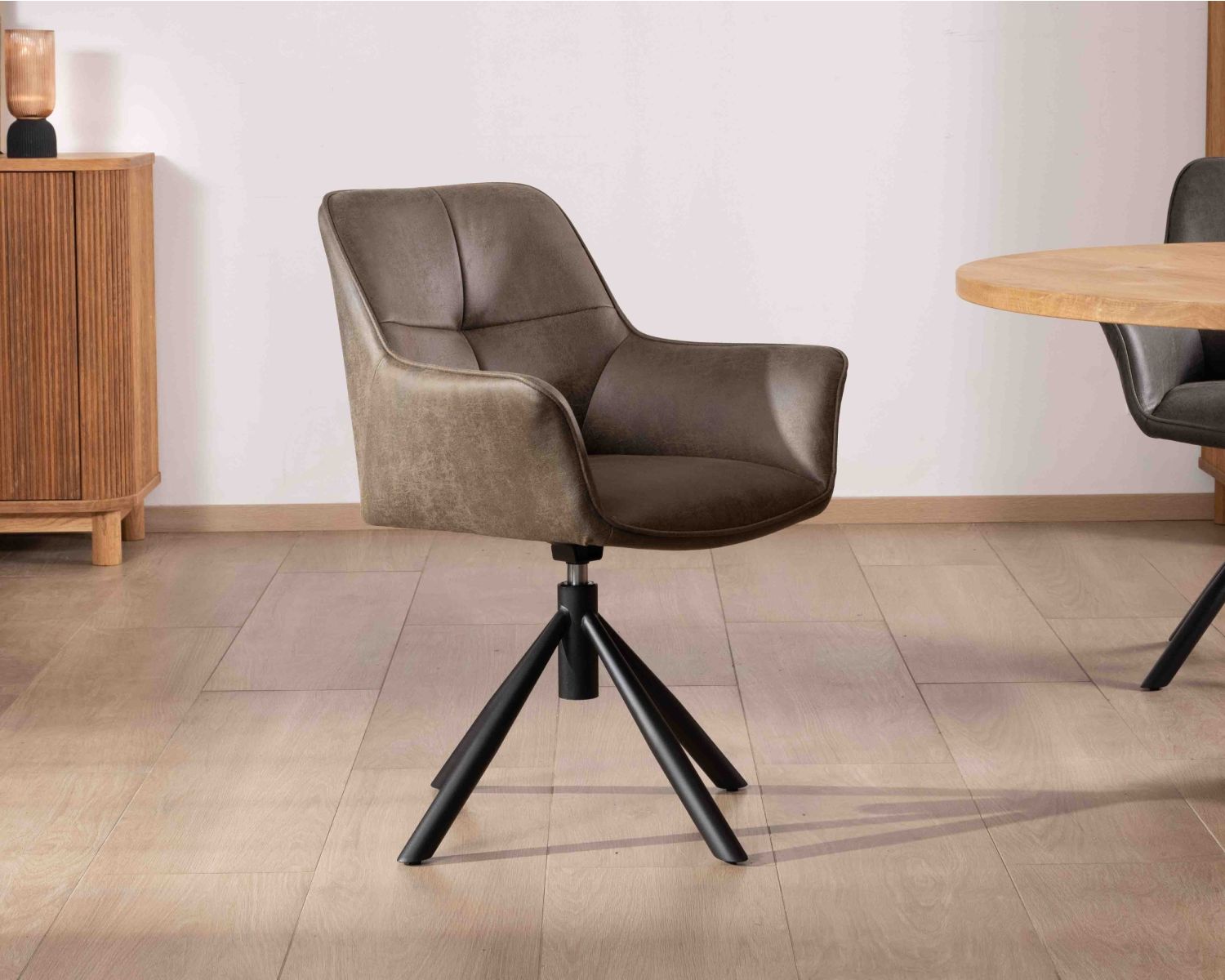 Set di 2 sedie "Ritchey" con braccioli su base girevole in tessuto microfibra kaki