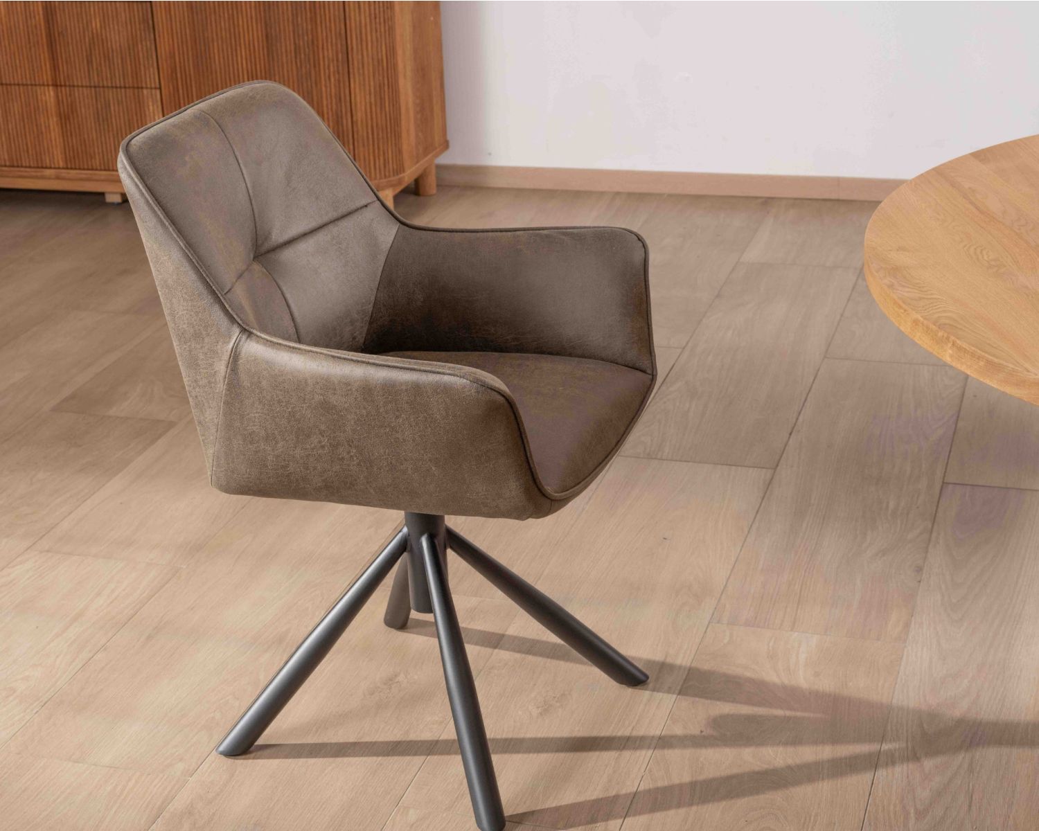 Set di 2 sedie "Ritchey" con braccioli su base girevole in tessuto microfibra kaki