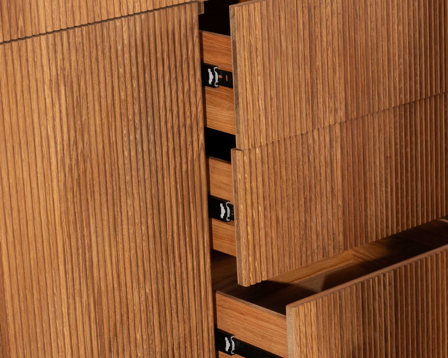 Cassettiera con frontali scanalati in stile retrò in rovere oliato "Winton"