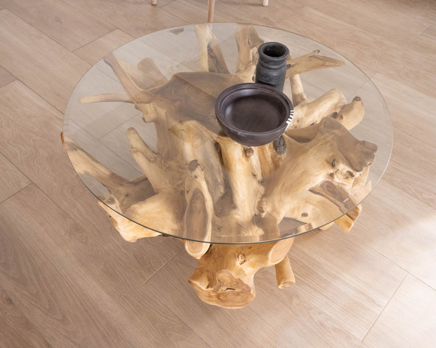 Tavolino rotondo in radice di teak naturale con piano in vetro "Jungle"