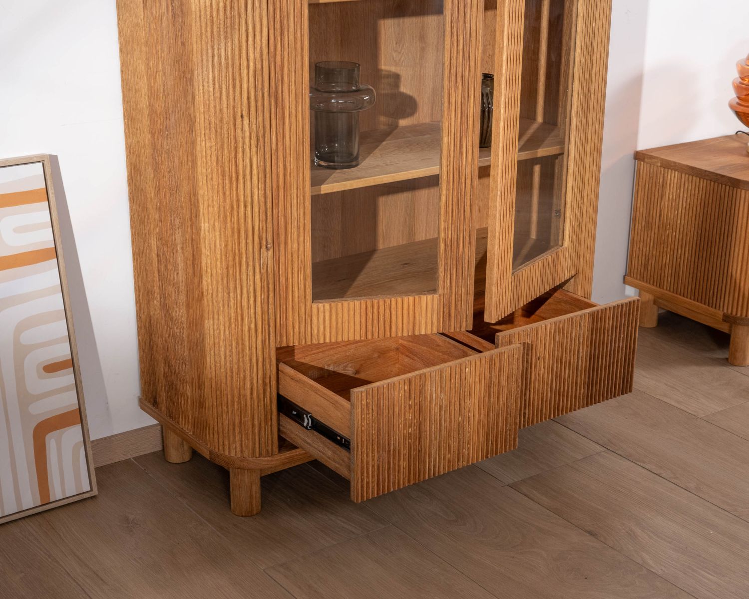 Vetrina con 2 cassetti bassi in stile "Winton" in rovere oliato con effetto goffrato