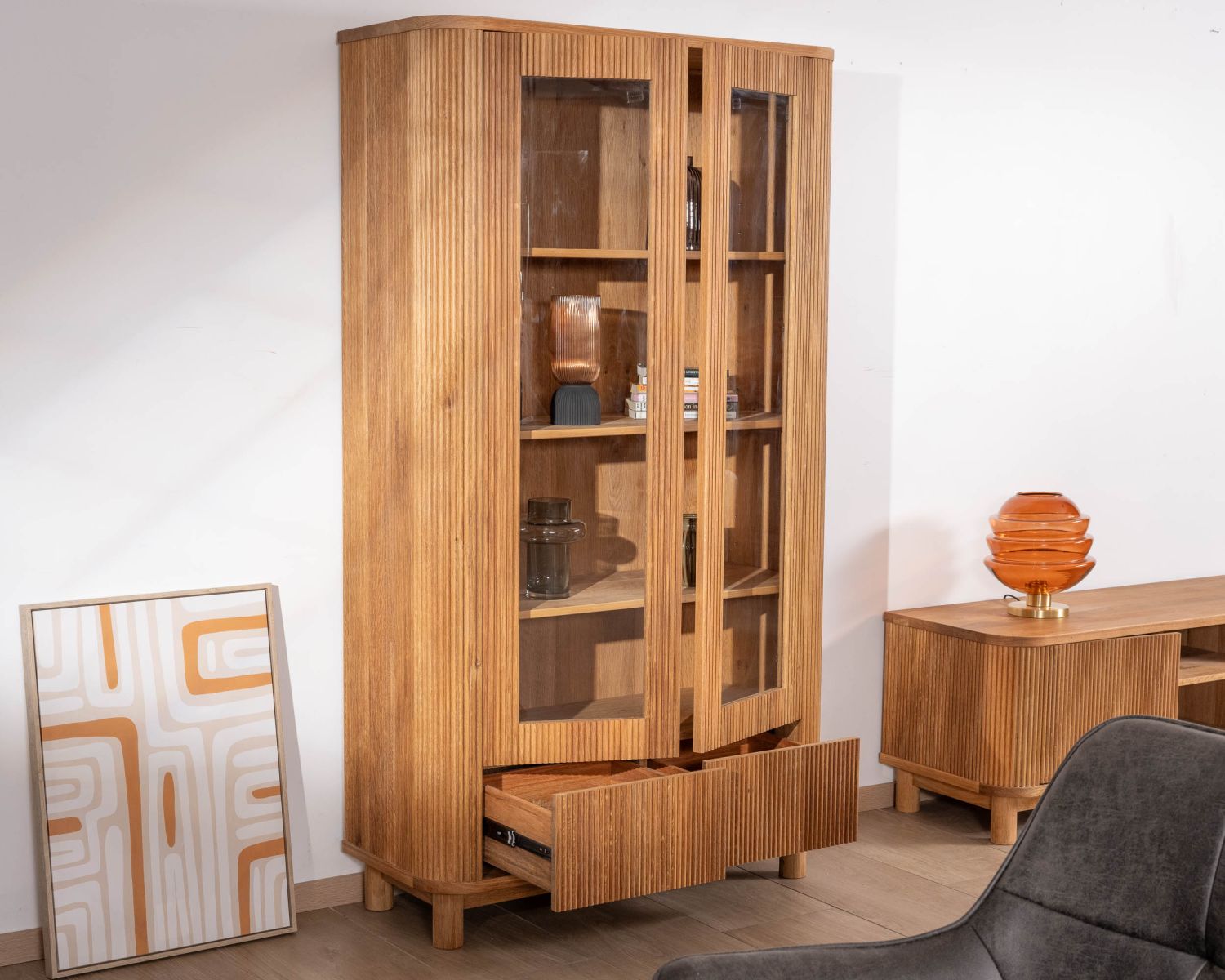 Vetrina con 2 cassetti bassi in stile "Winton" in rovere oliato con effetto goffrato