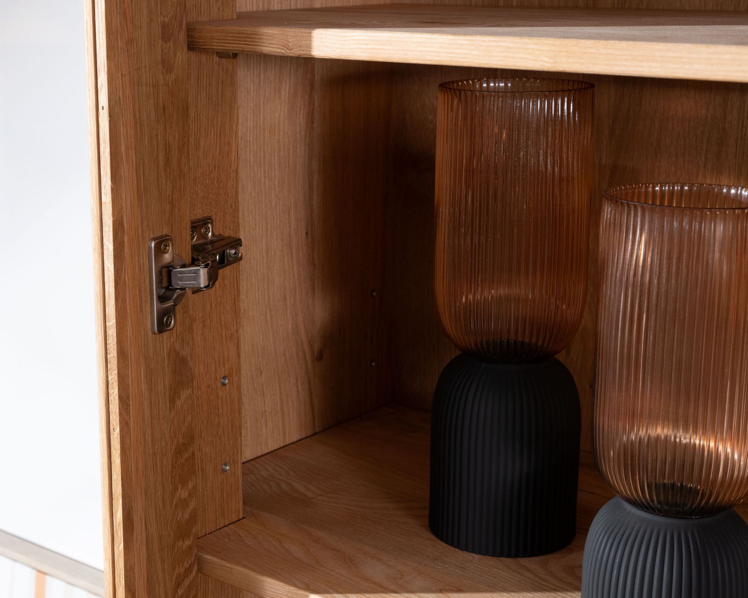 Vetrina con 2 cassetti bassi in stile "Winton" in rovere oliato con effetto goffrato