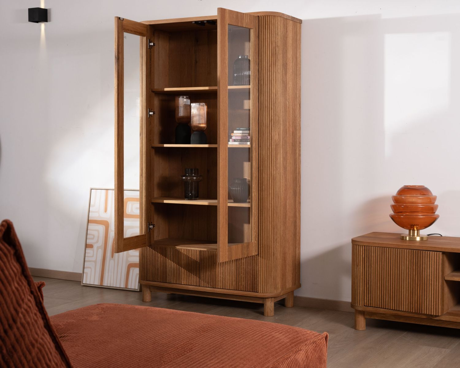 Vetrina con 2 cassetti bassi in stile "Winton" in rovere oliato con effetto goffrato