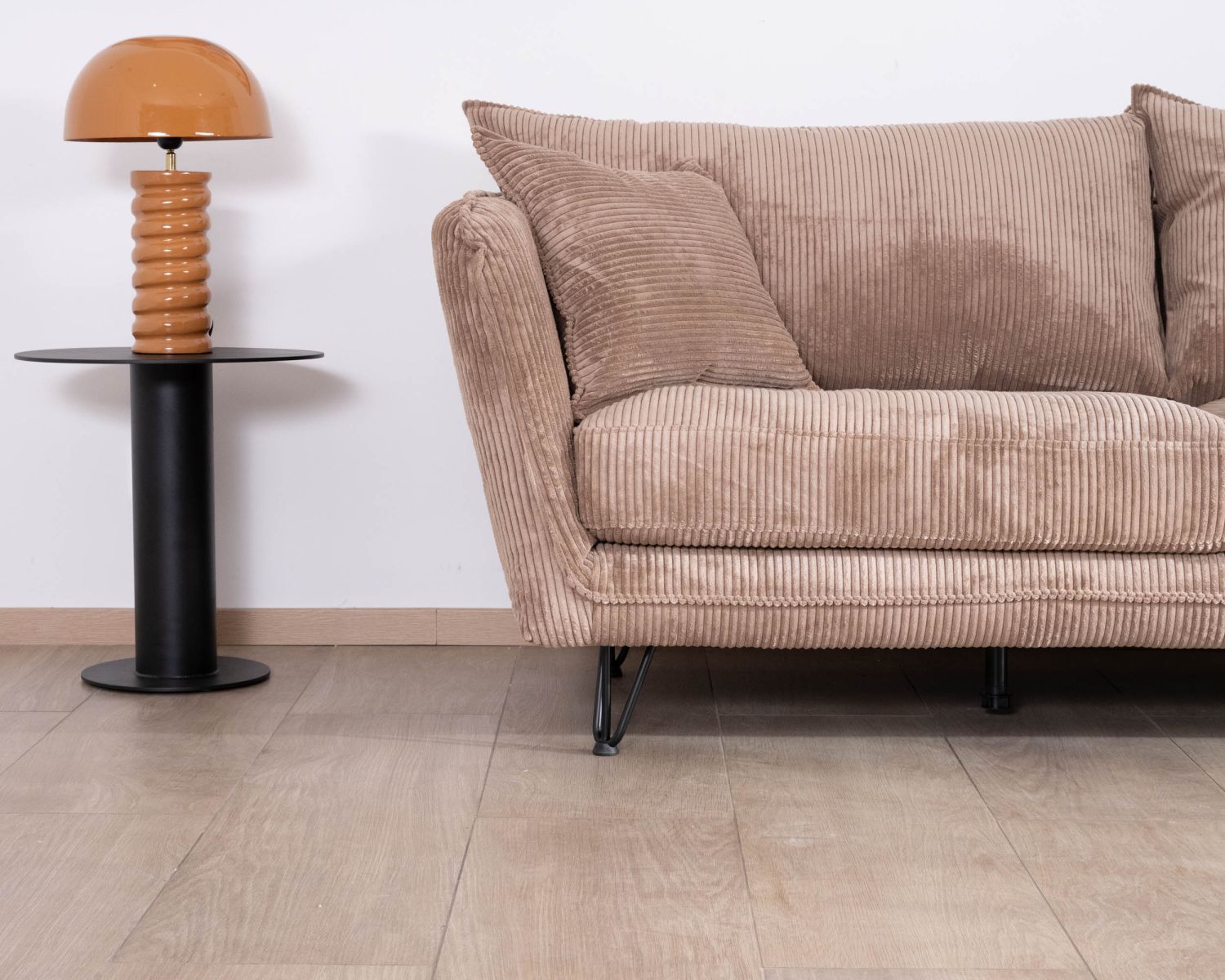 Divano a 3 posti "Hasting" in velluto a coste color cammello