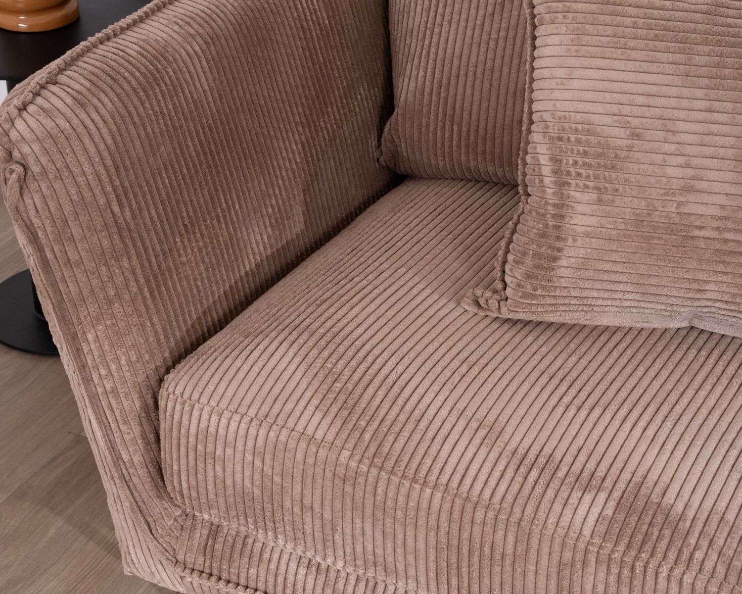 Divano a 3 posti "Hasting" in velluto a coste color cammello