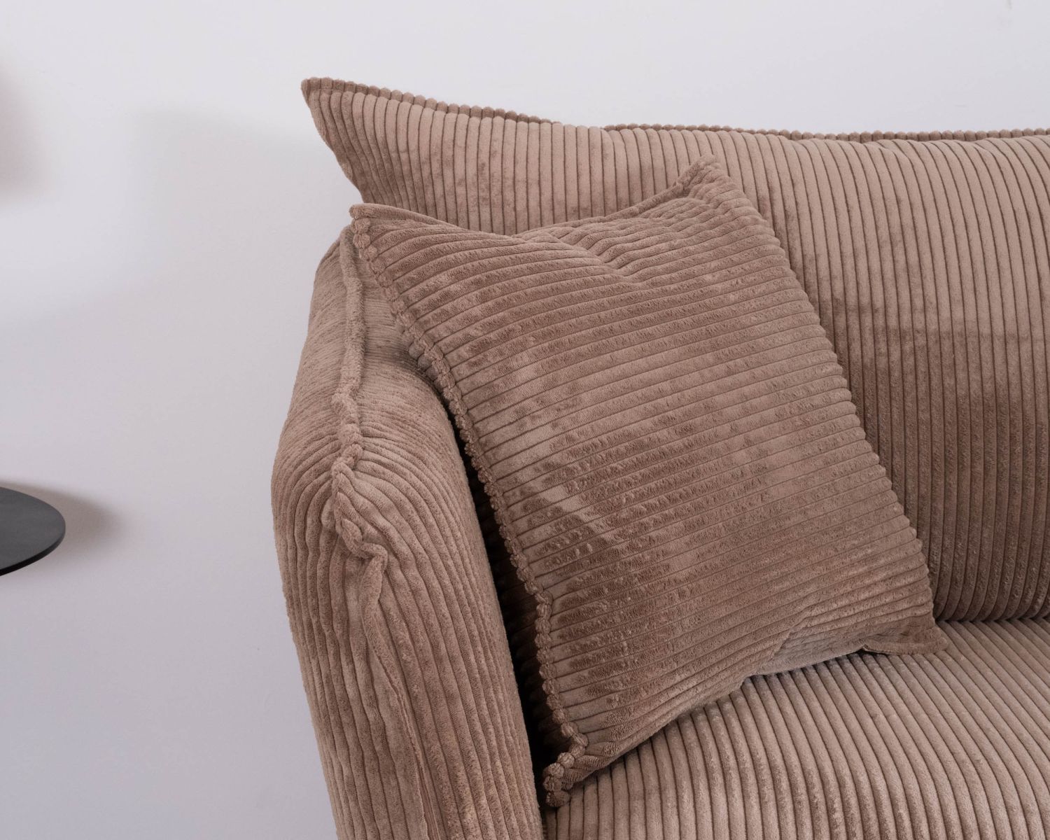 Divano a 3 posti "Hasting" in velluto a coste color cammello