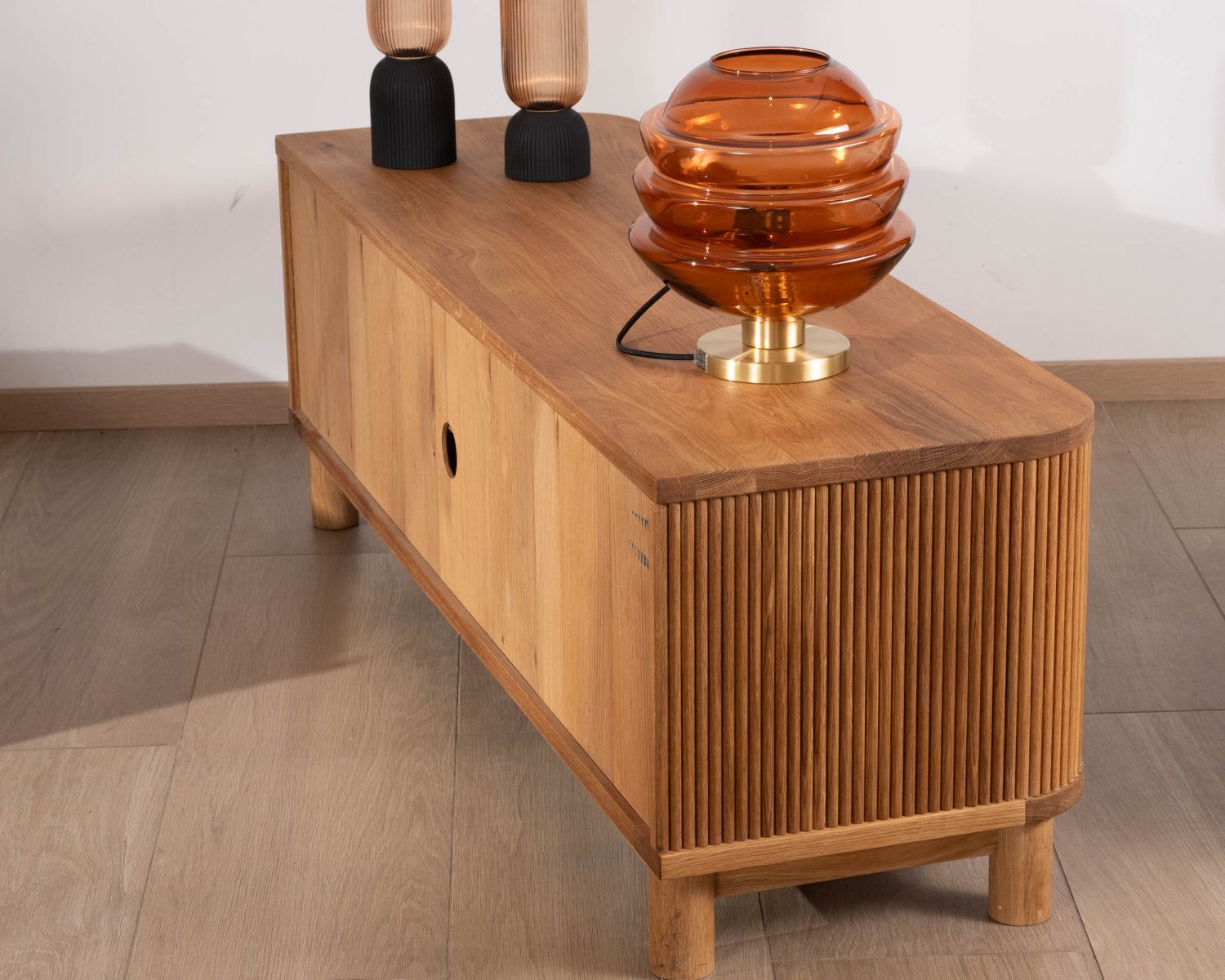 Mobile TV a 2 ante "Winton" da 150 cm in rovere oliato, stile retrò