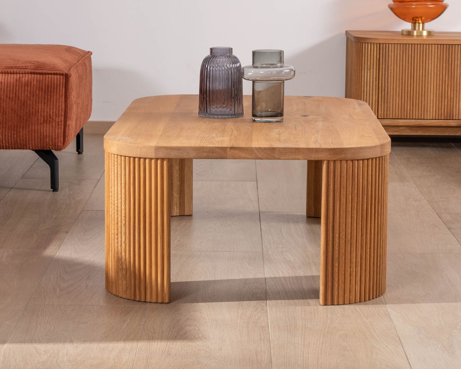 Tavolino in rovere oliato "Winton" con gambe scanalate in stile retrò