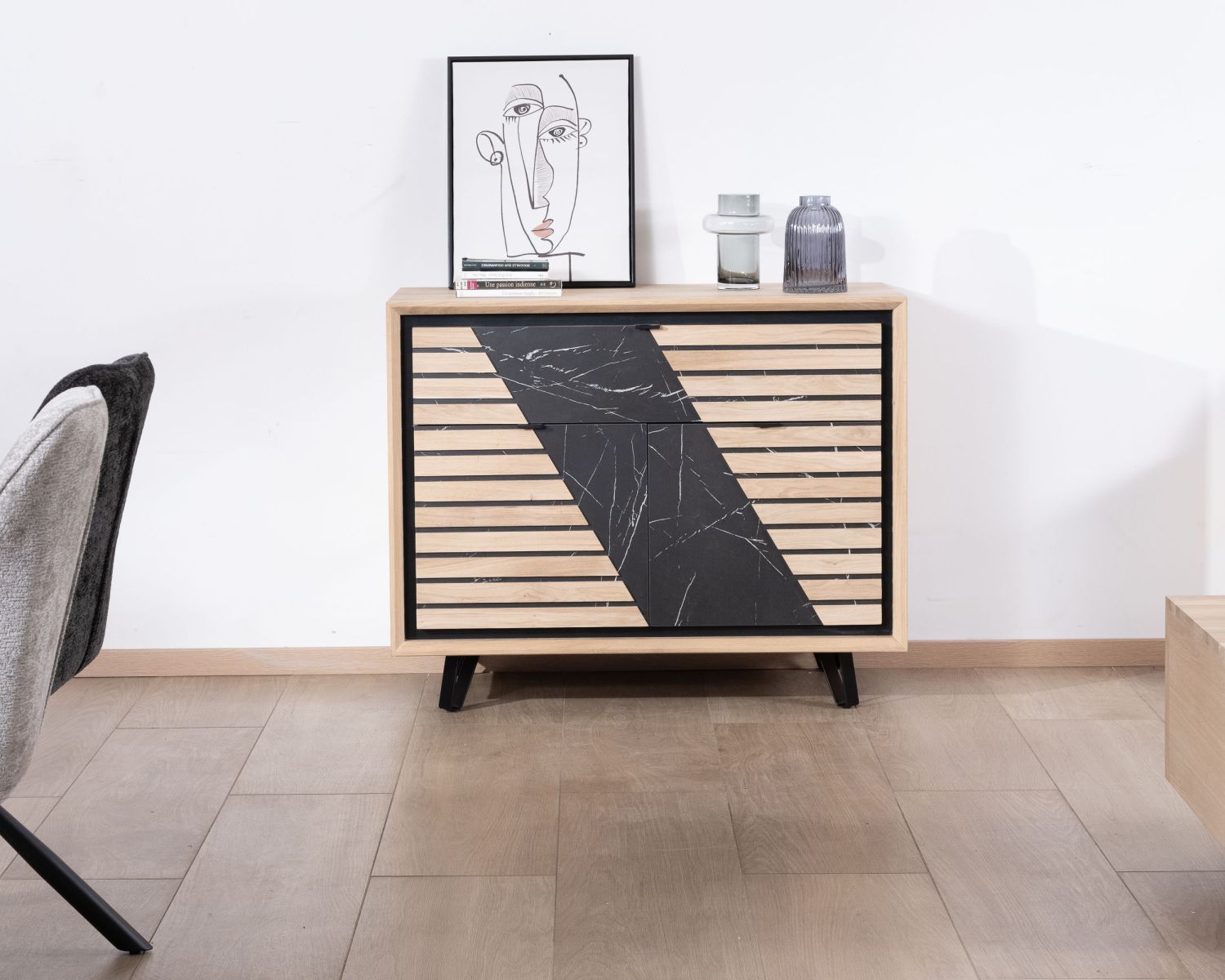 Contenitore grafico "Storia" in rovere sbiancato e decoro in marmo