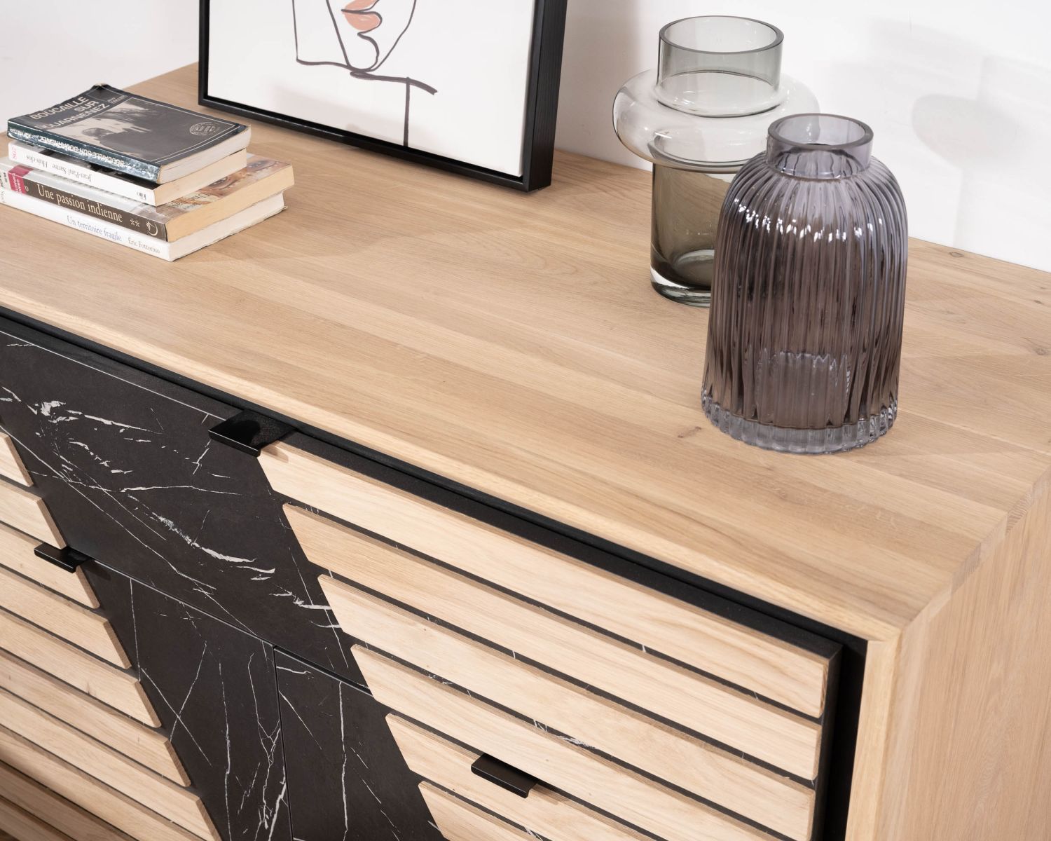 Contenitore grafico "Storia" in rovere sbiancato e decoro in marmo