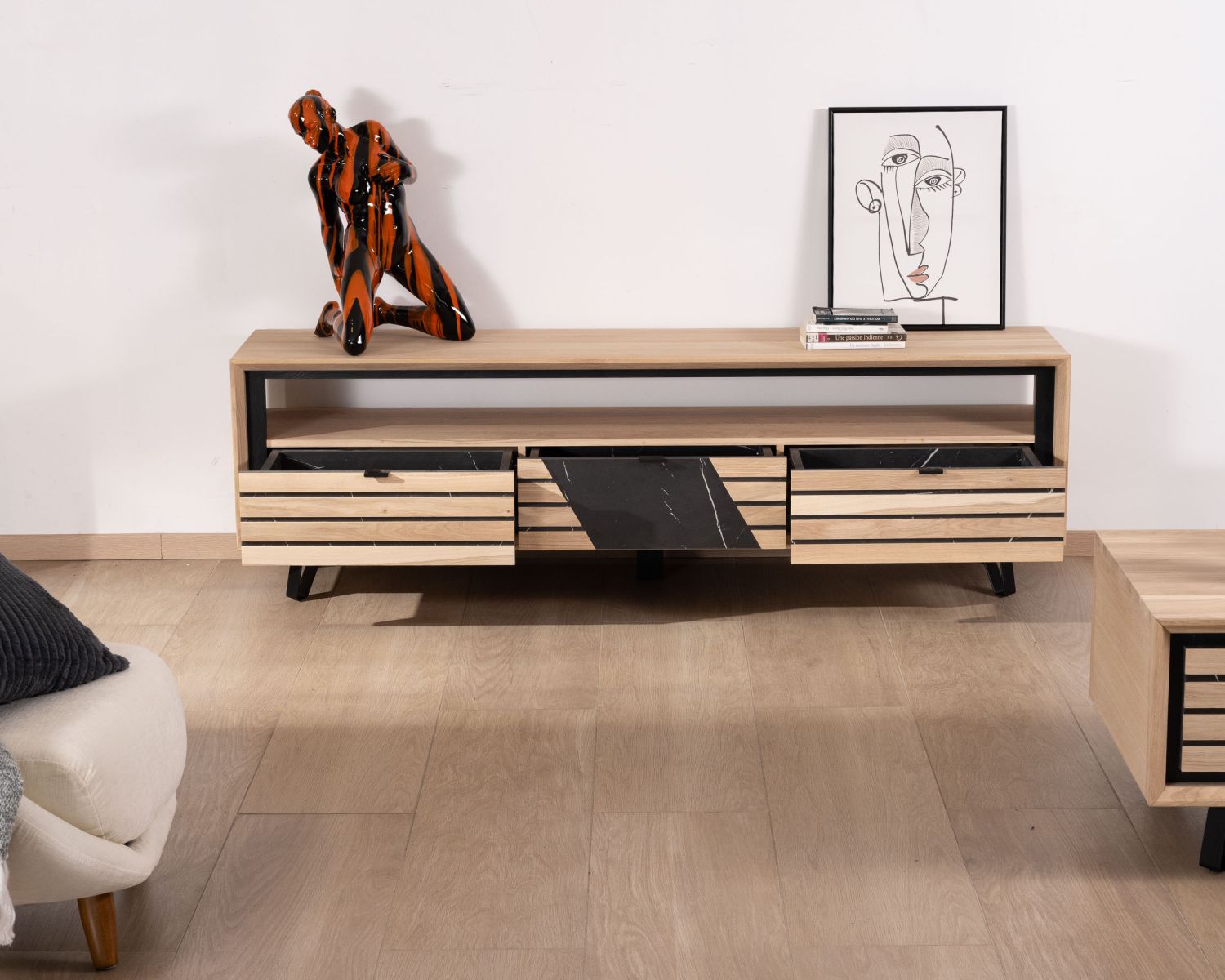 Mobile TV 180 cm in rovere bianco e metallo "Storia" con frontale effetto marmo