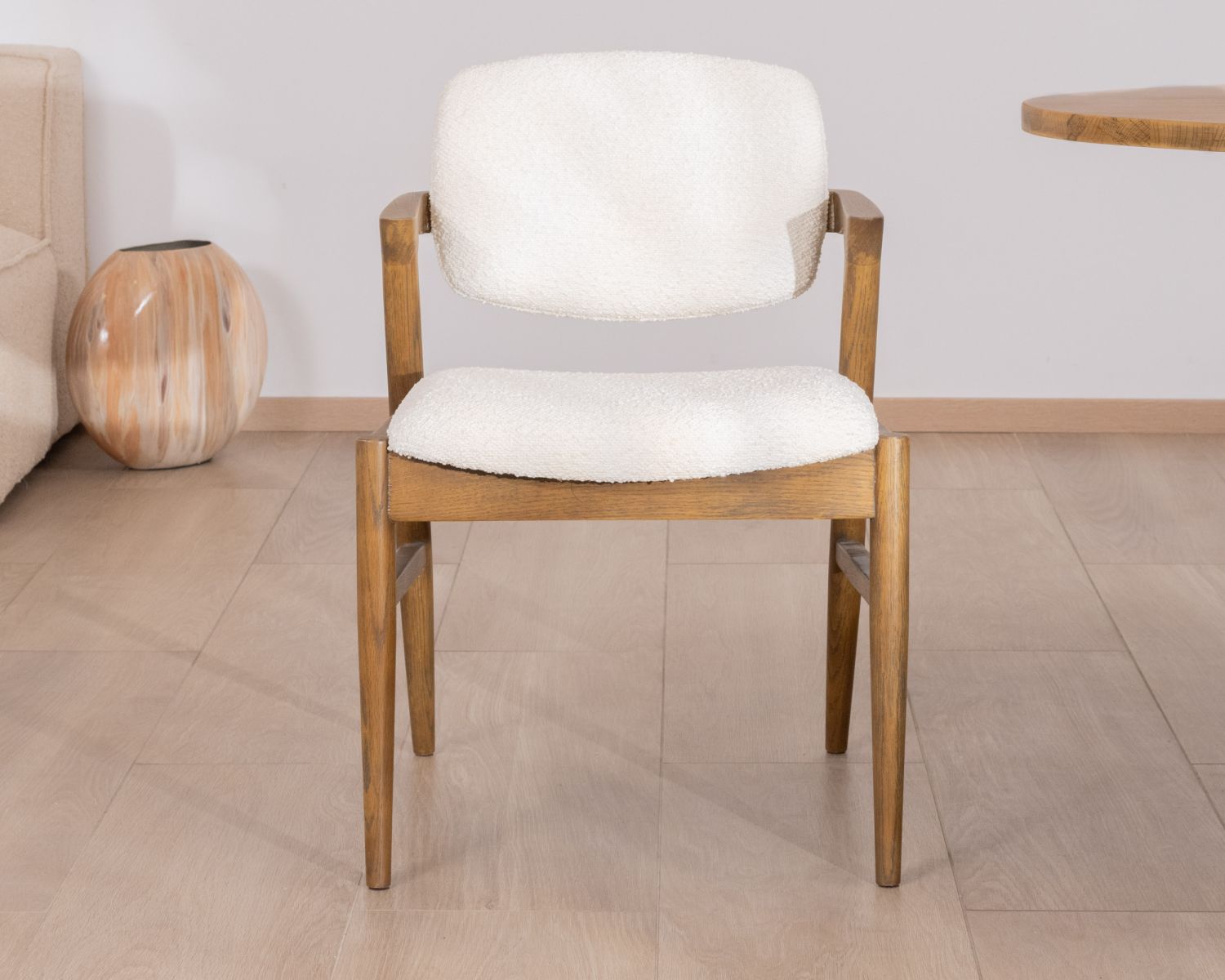 Sedia da pranzo design "Isadora" in frassino scuro e tessuto bouclette