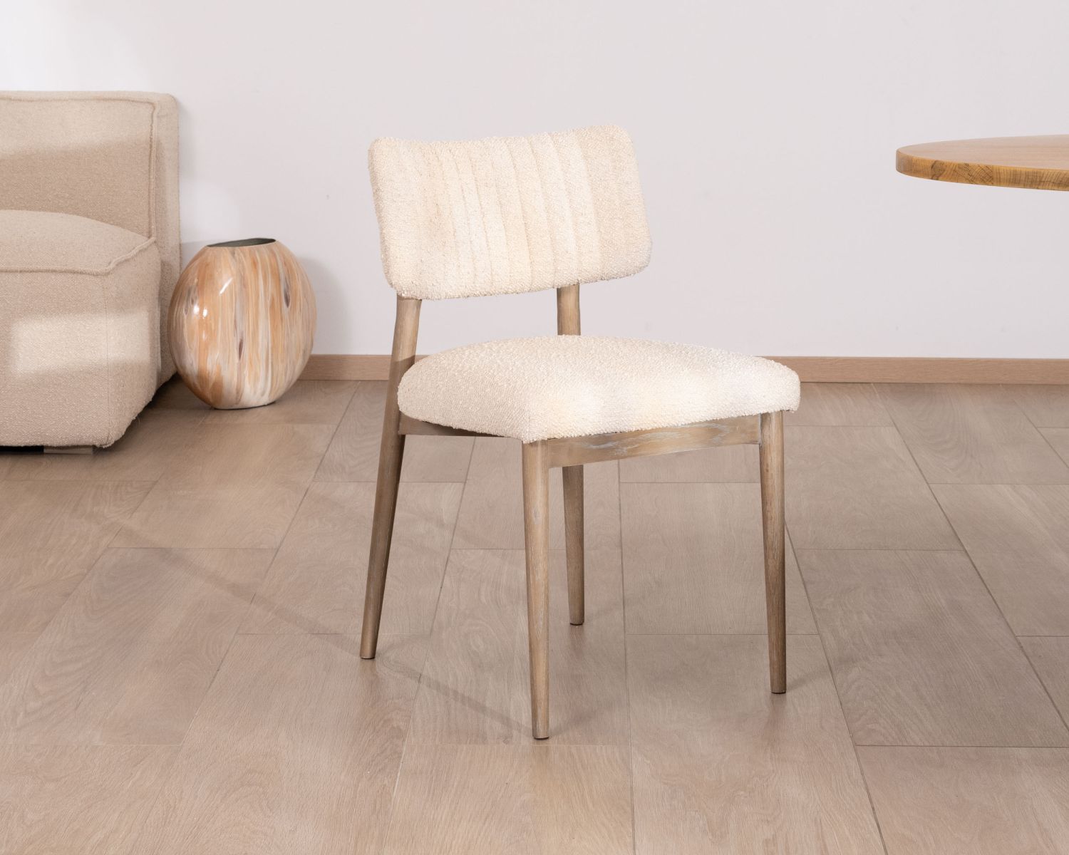 Set di 2 sedie scandinave "Isadora" in legno grigio e tessuto riccio beige