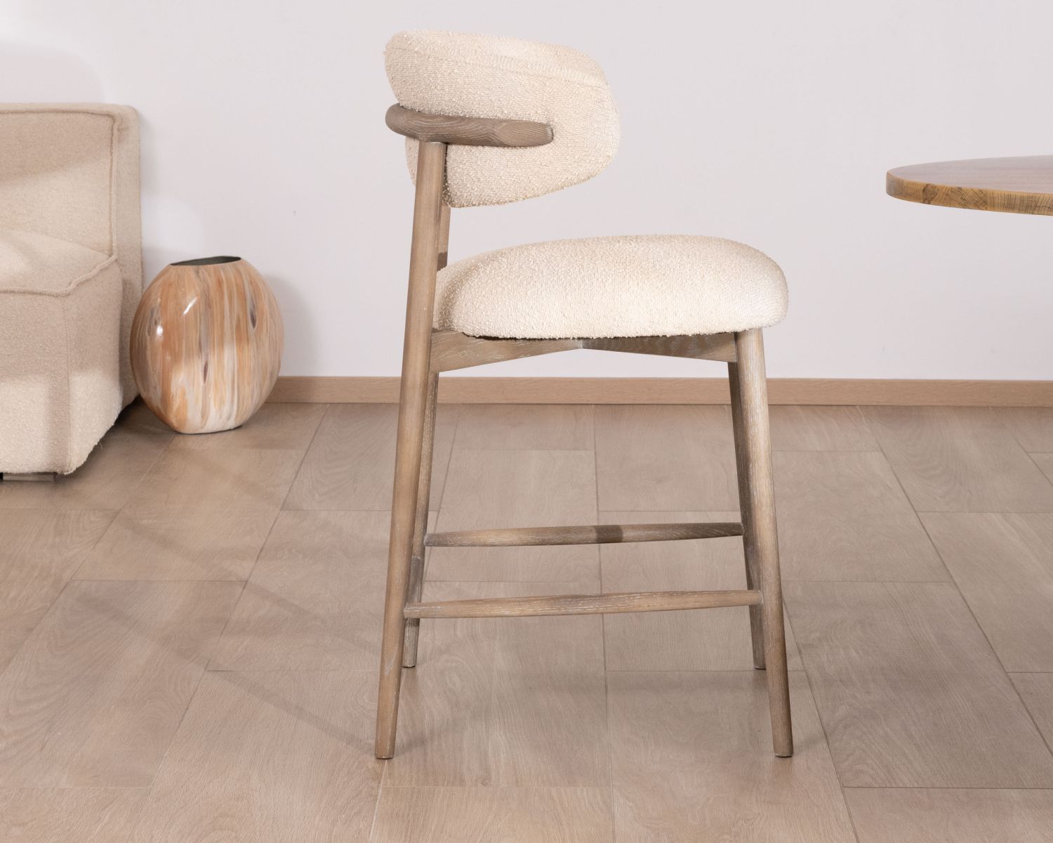Seggiolone "Isadora" in frassino grigio e tessuto beige, stile scandinavo