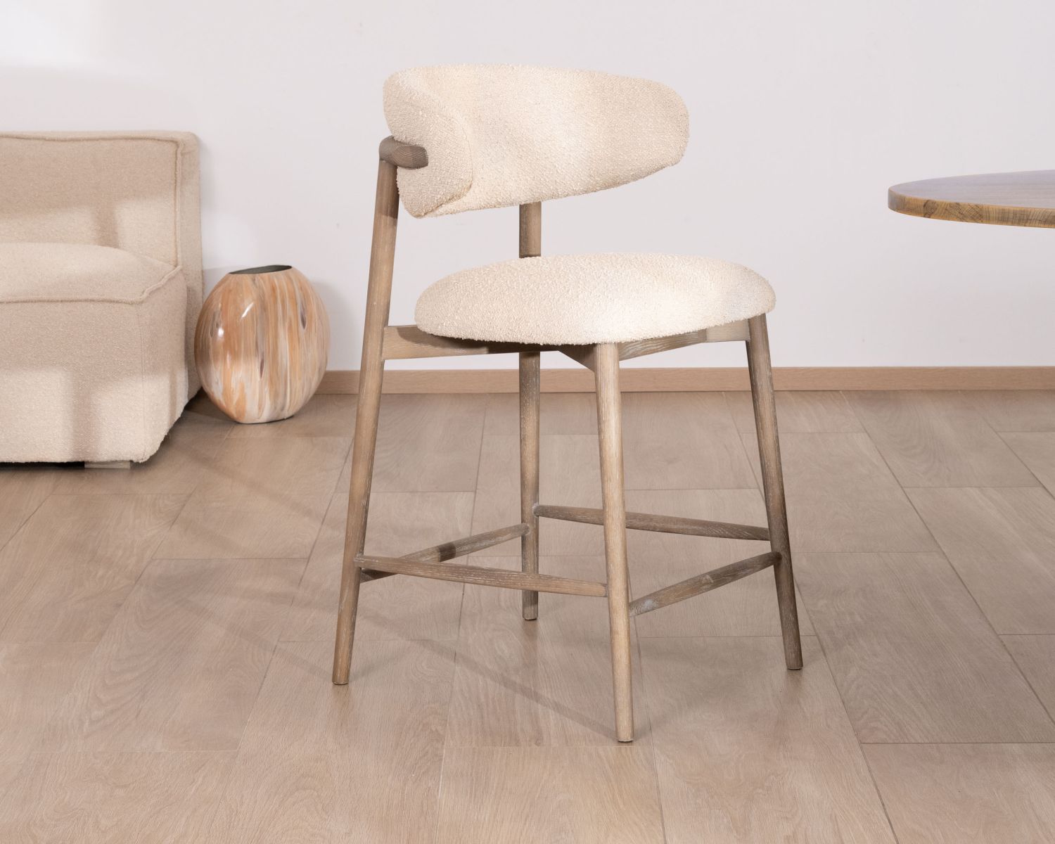 Seggiolone "Isadora" in frassino grigio e tessuto beige, stile scandinavo