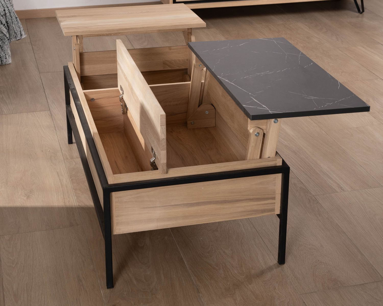 Tavolino con piano multimodulare in rovere sbiancato e decoro di design effetto marmo "Storia"