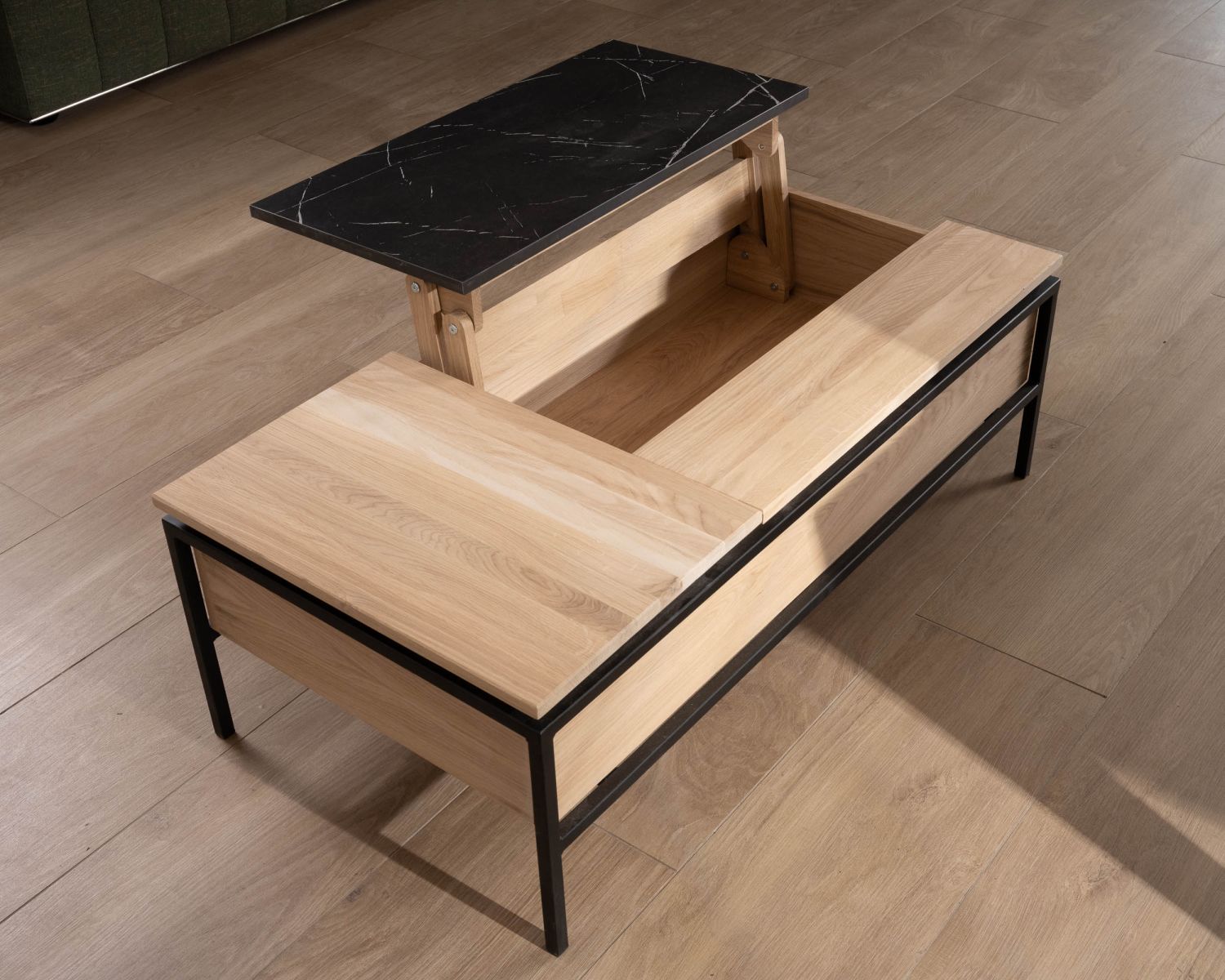 Tavolino con piano multimodulare in rovere sbiancato e decoro di design effetto marmo "Storia"