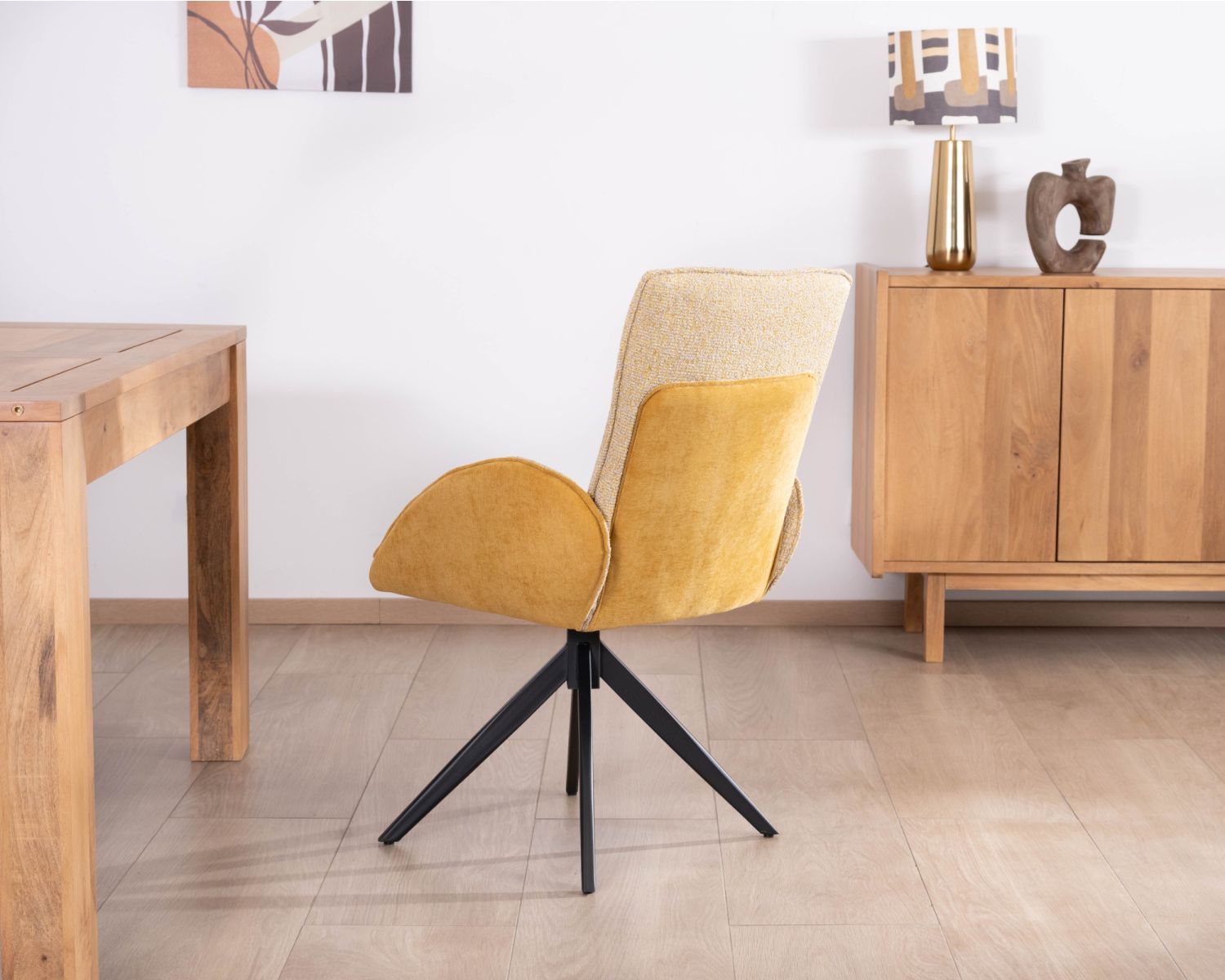 Set di 2 sedie girevoli in tessuto giallo "Eddy" con gambe in metallo