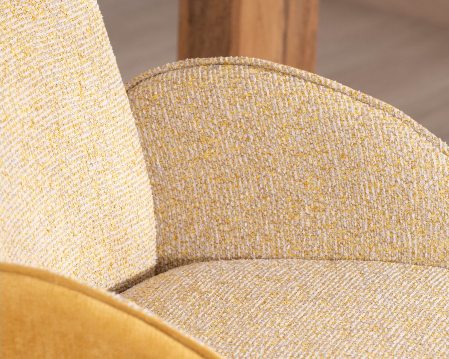 Set di 2 sedie girevoli in tessuto giallo "Eddy" con gambe in metallo